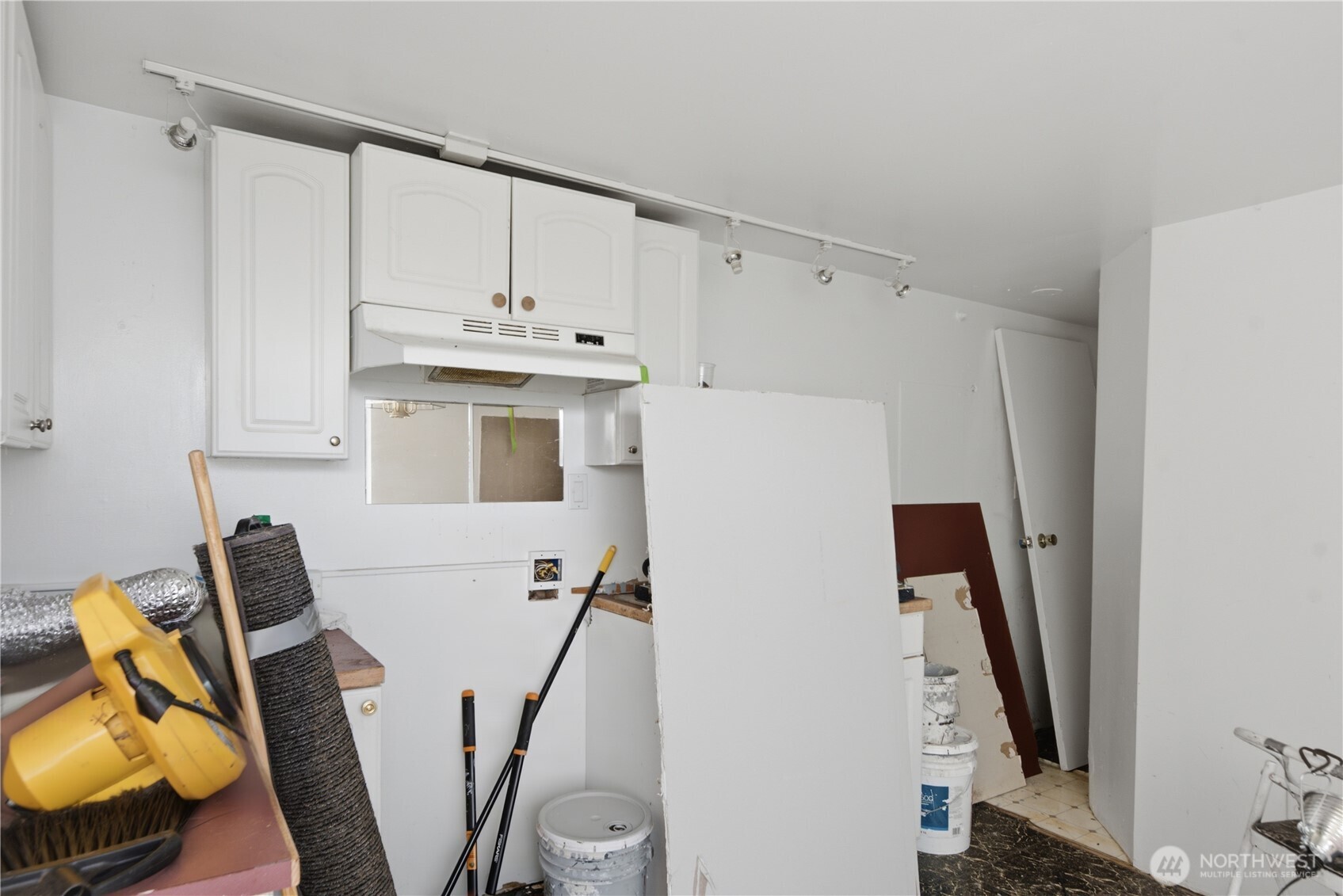 16006 Greenwood Avenue Property Photo 18