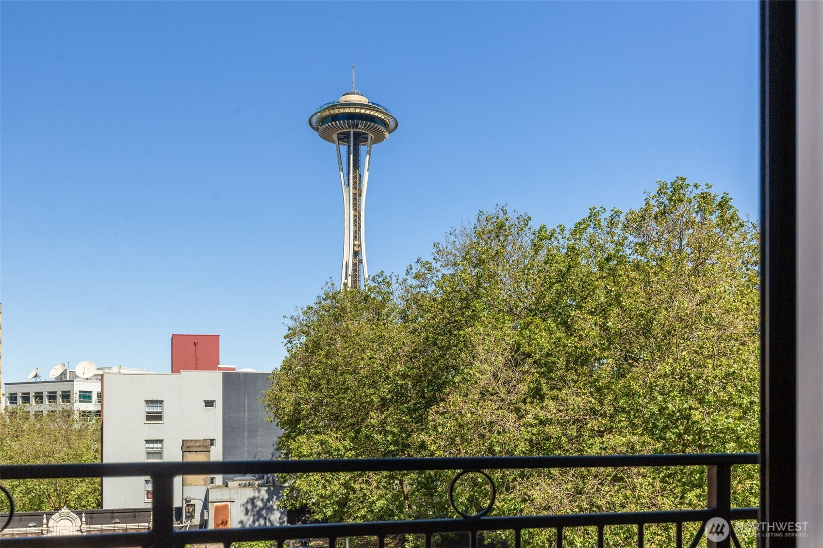 425 Vine Street 706 Property Photo 1
