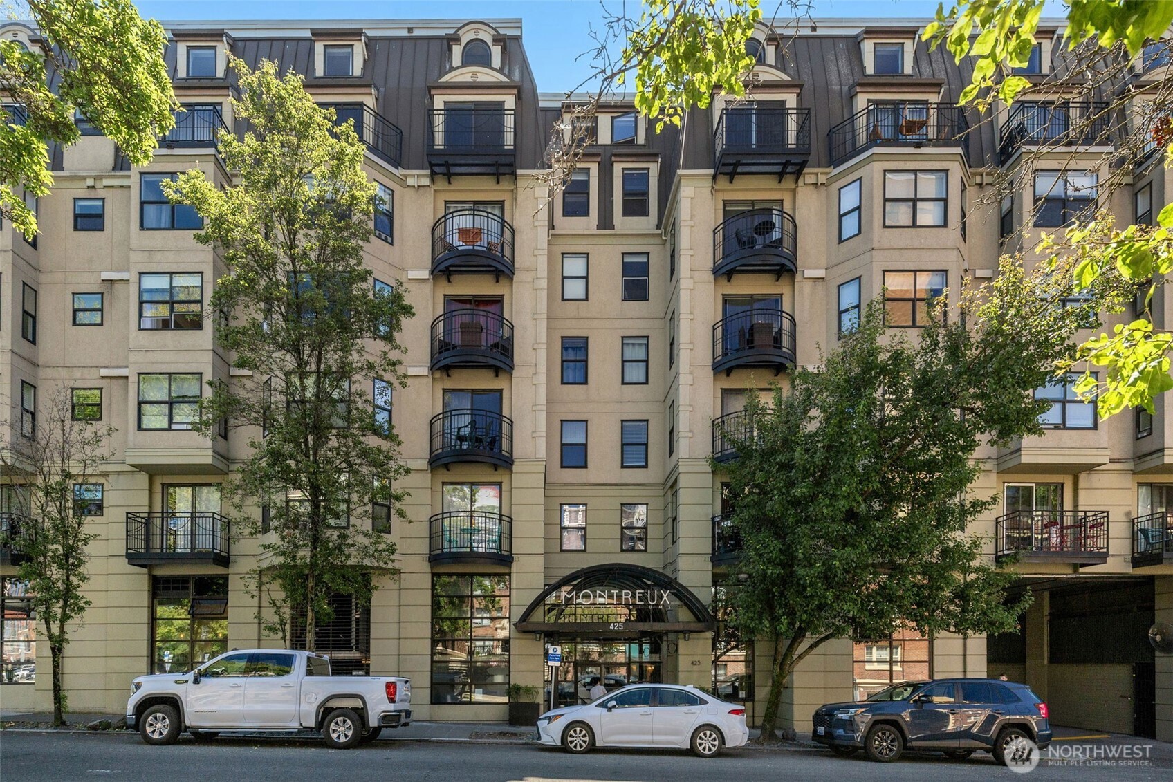 425 Vine Street 706 Property Photo 2