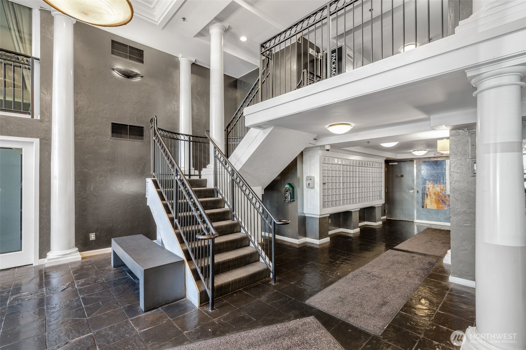 425 Vine Street 706 Property Photo 4