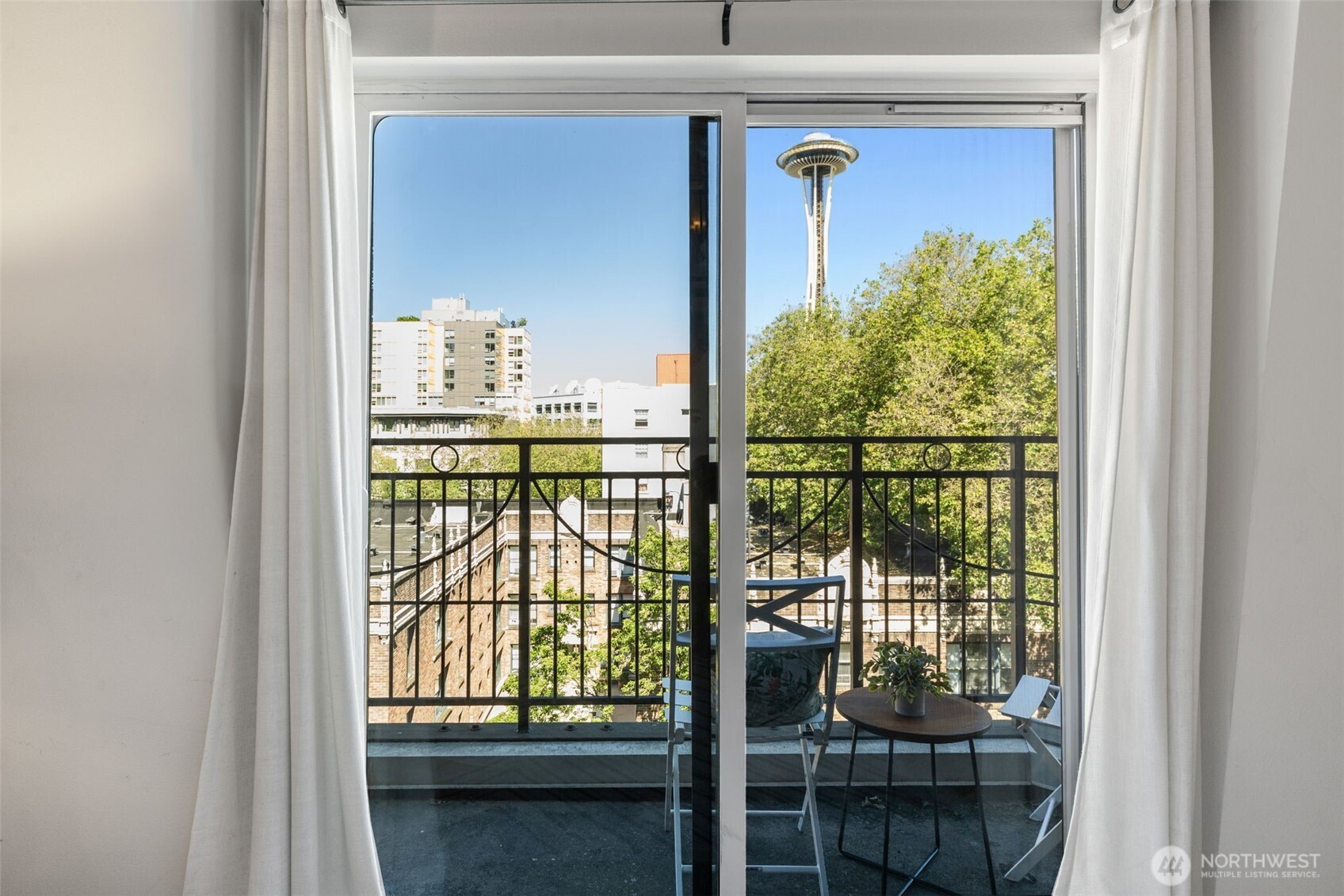 425 Vine Street 706 Property Photo 8