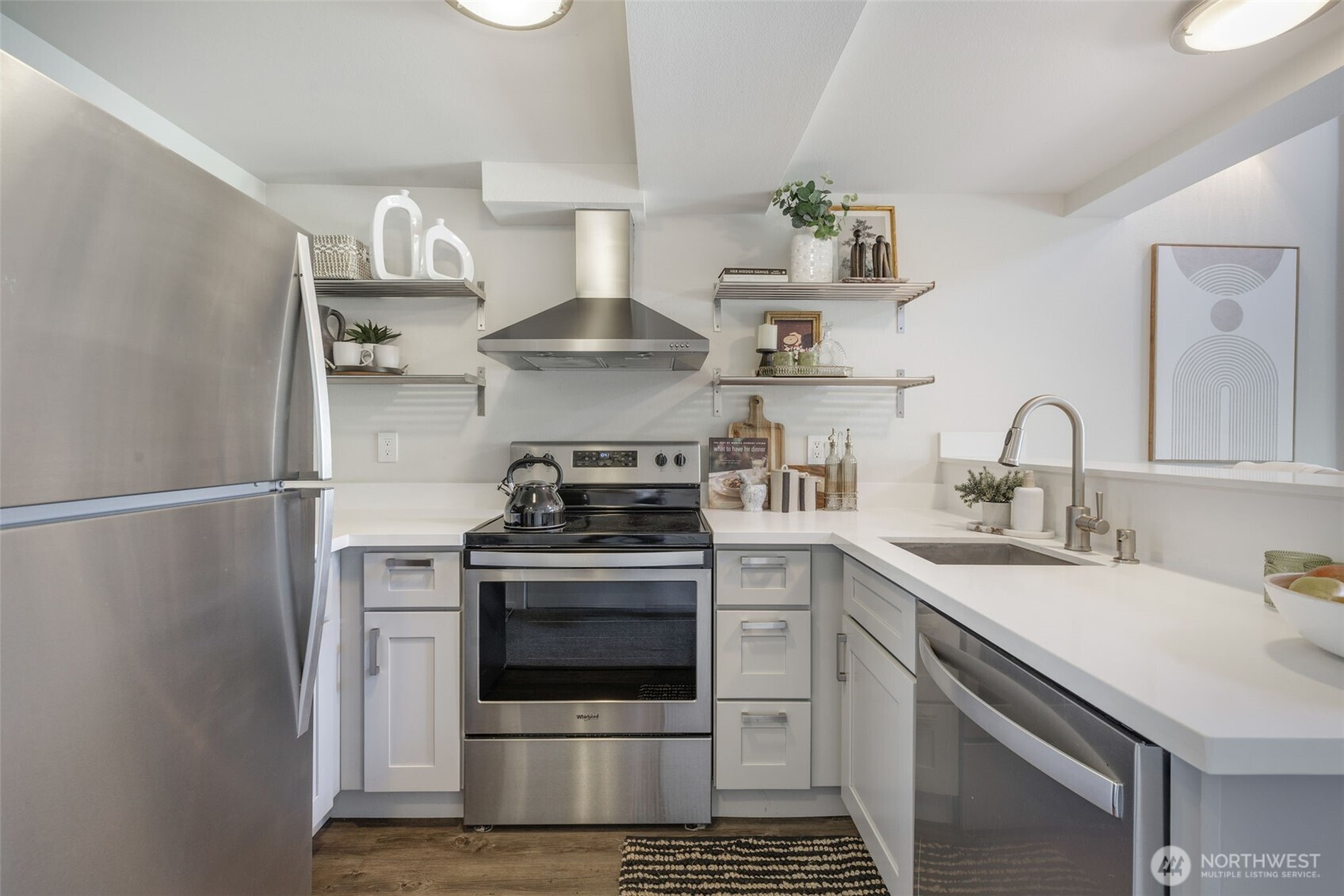 425 Vine Street 706 Property Photo 13