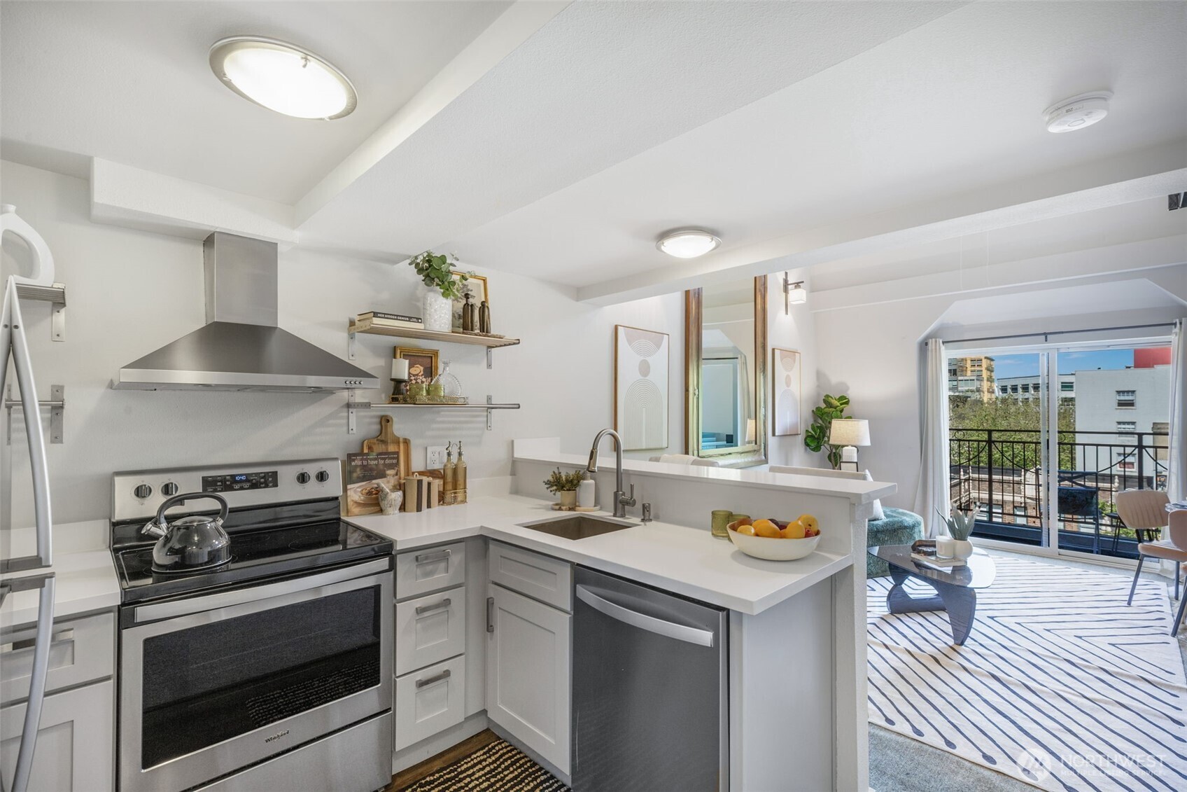 425 Vine Street 706 Property Photo 14