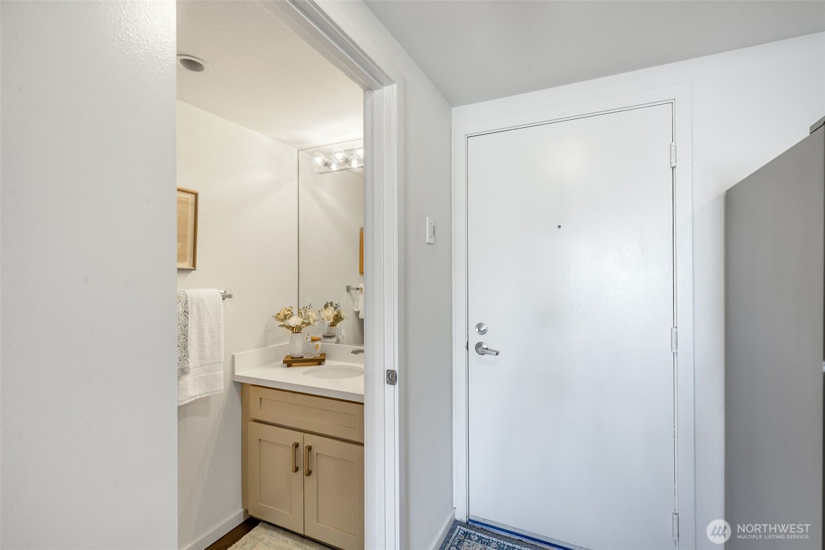 425 Vine Street 706 Property Photo 16