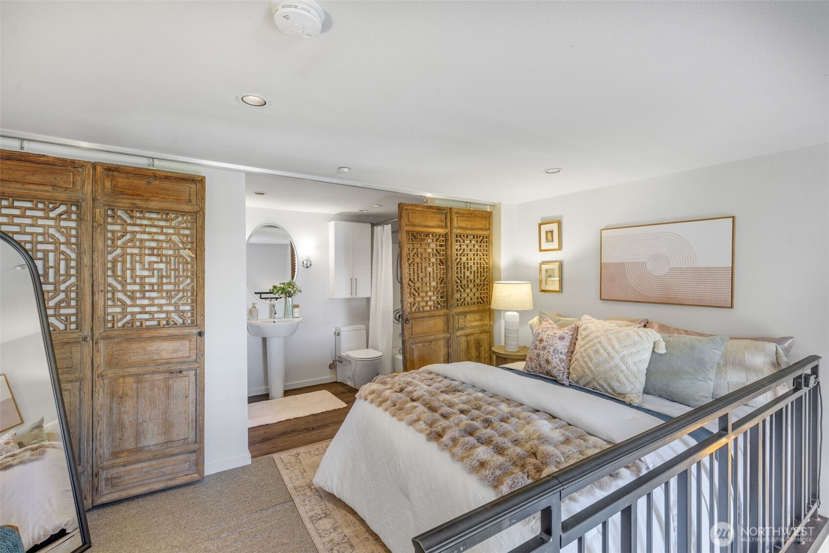 425 Vine Street 706 Property Photo 18