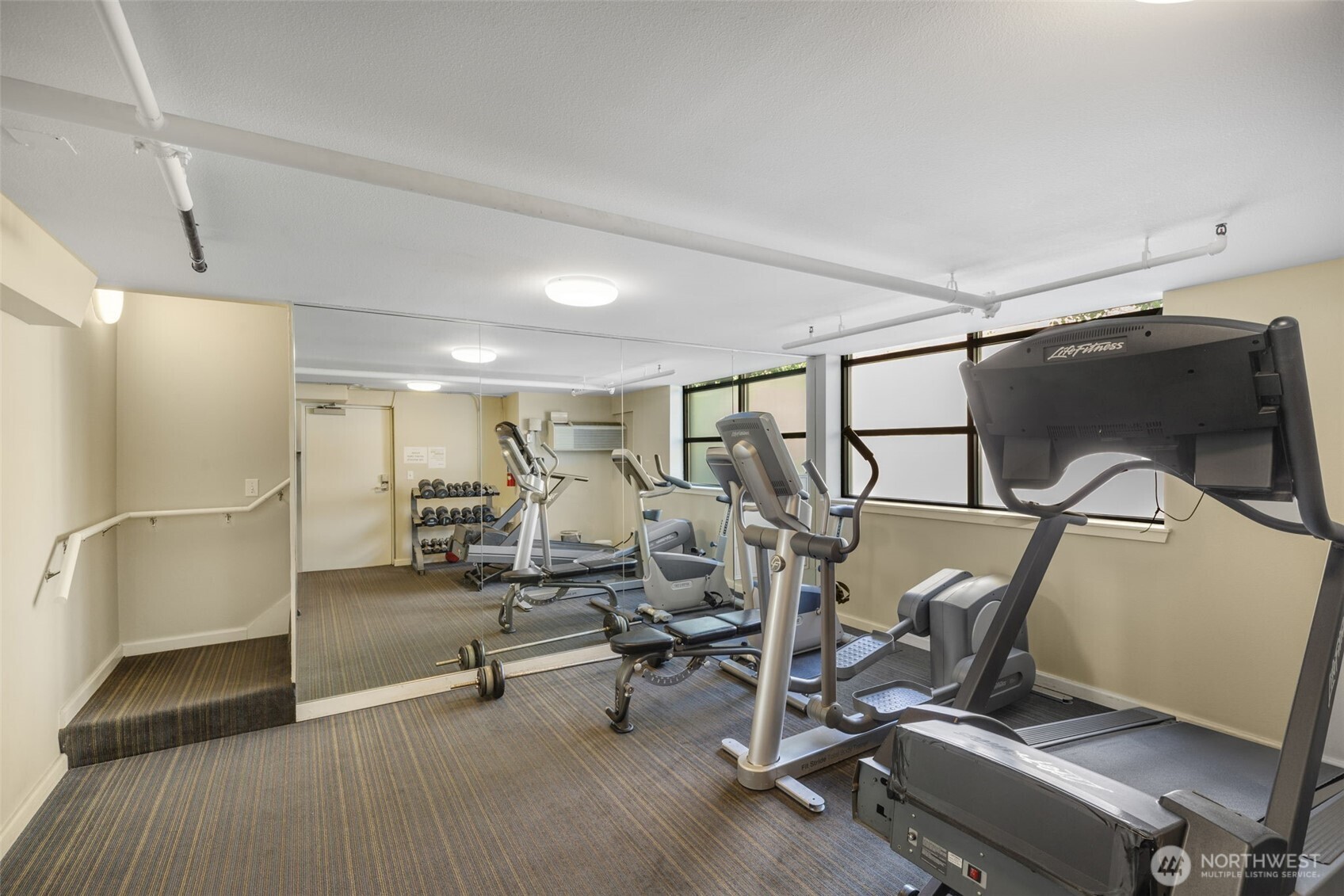 425 Vine Street 706 Property Photo 27