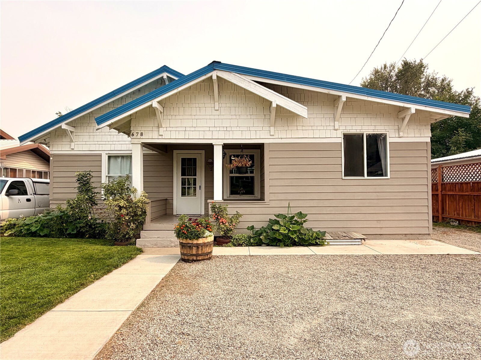 678 4th Avenue Property Photo 1