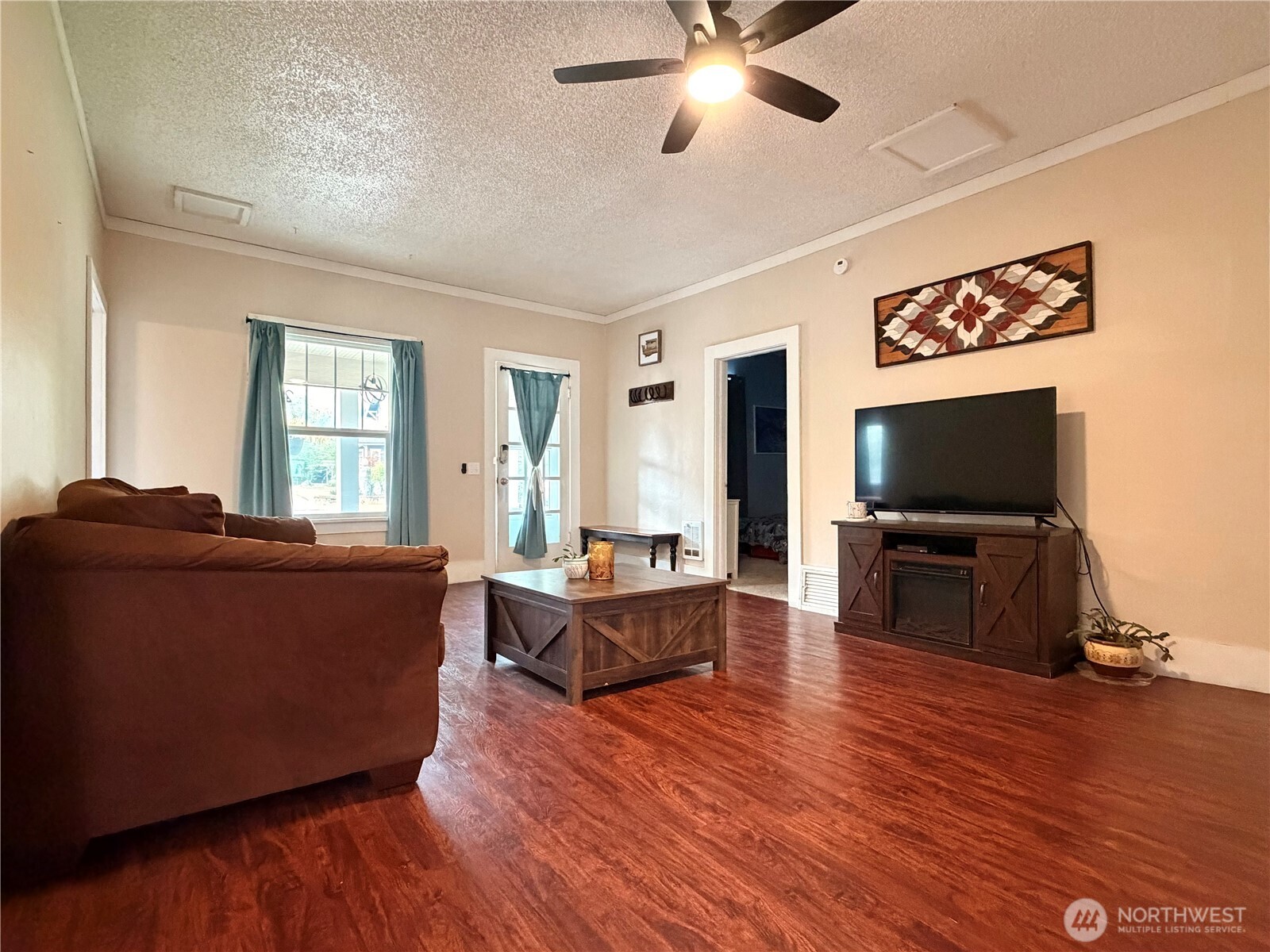678 4th Avenue Property Photo 6