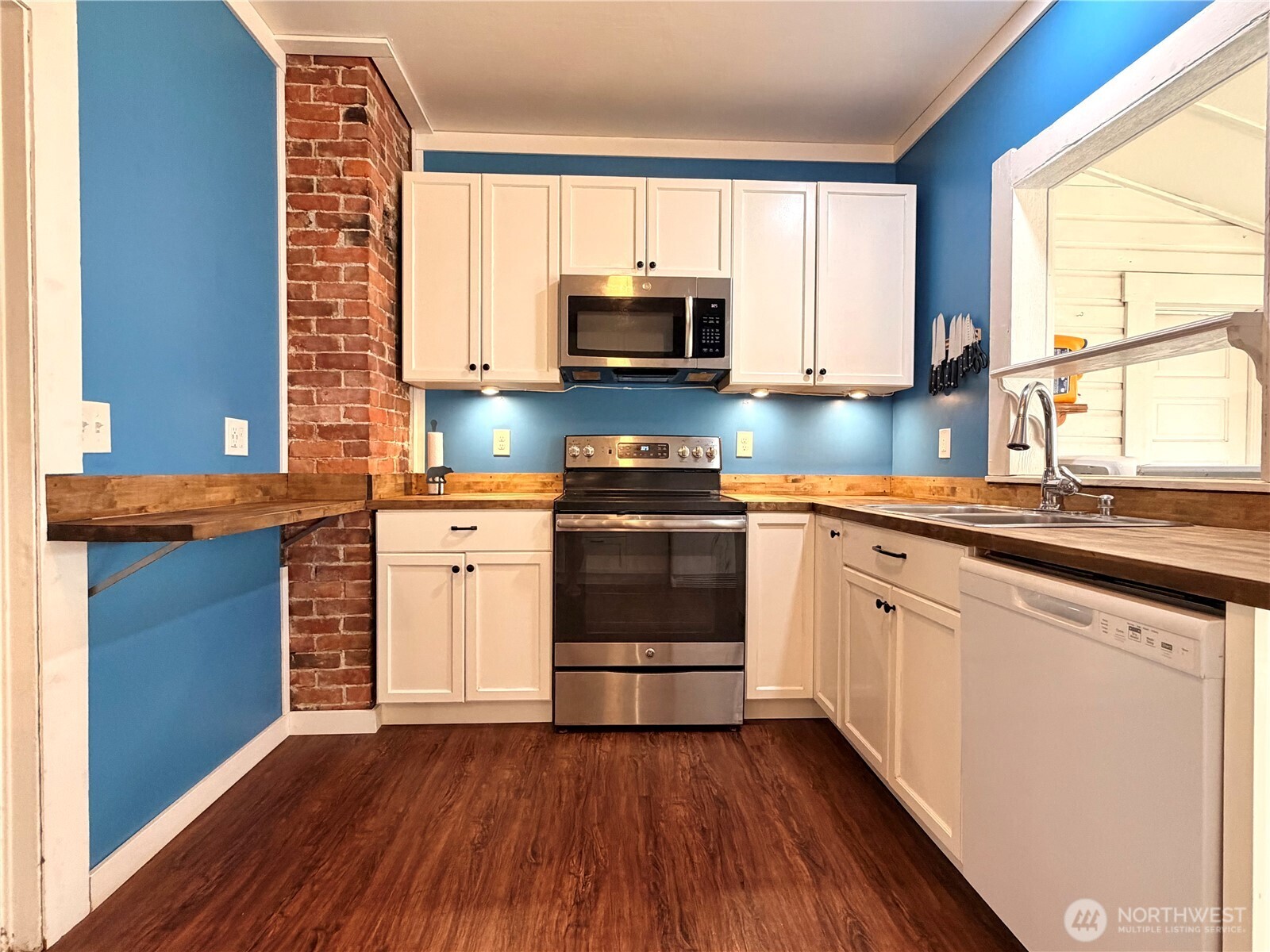 678 4th Avenue Property Photo 10