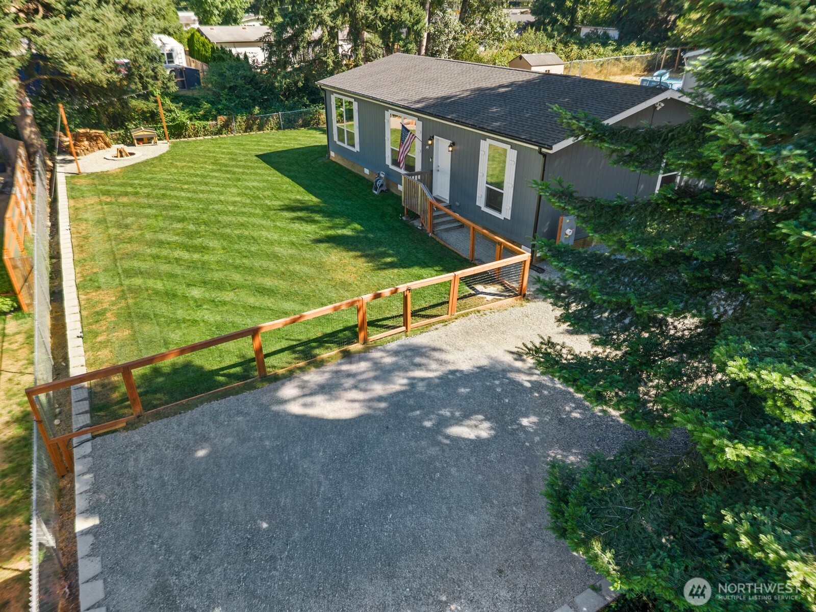 12813 Ridge Cir E Property Photo 3