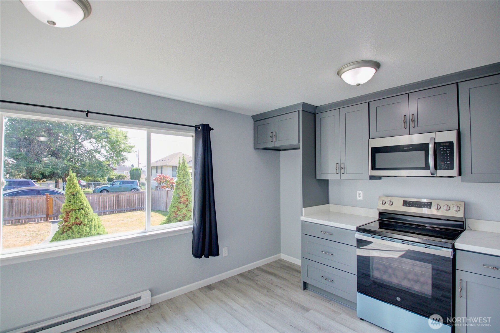 2524 Walnut Street Property Photo 7