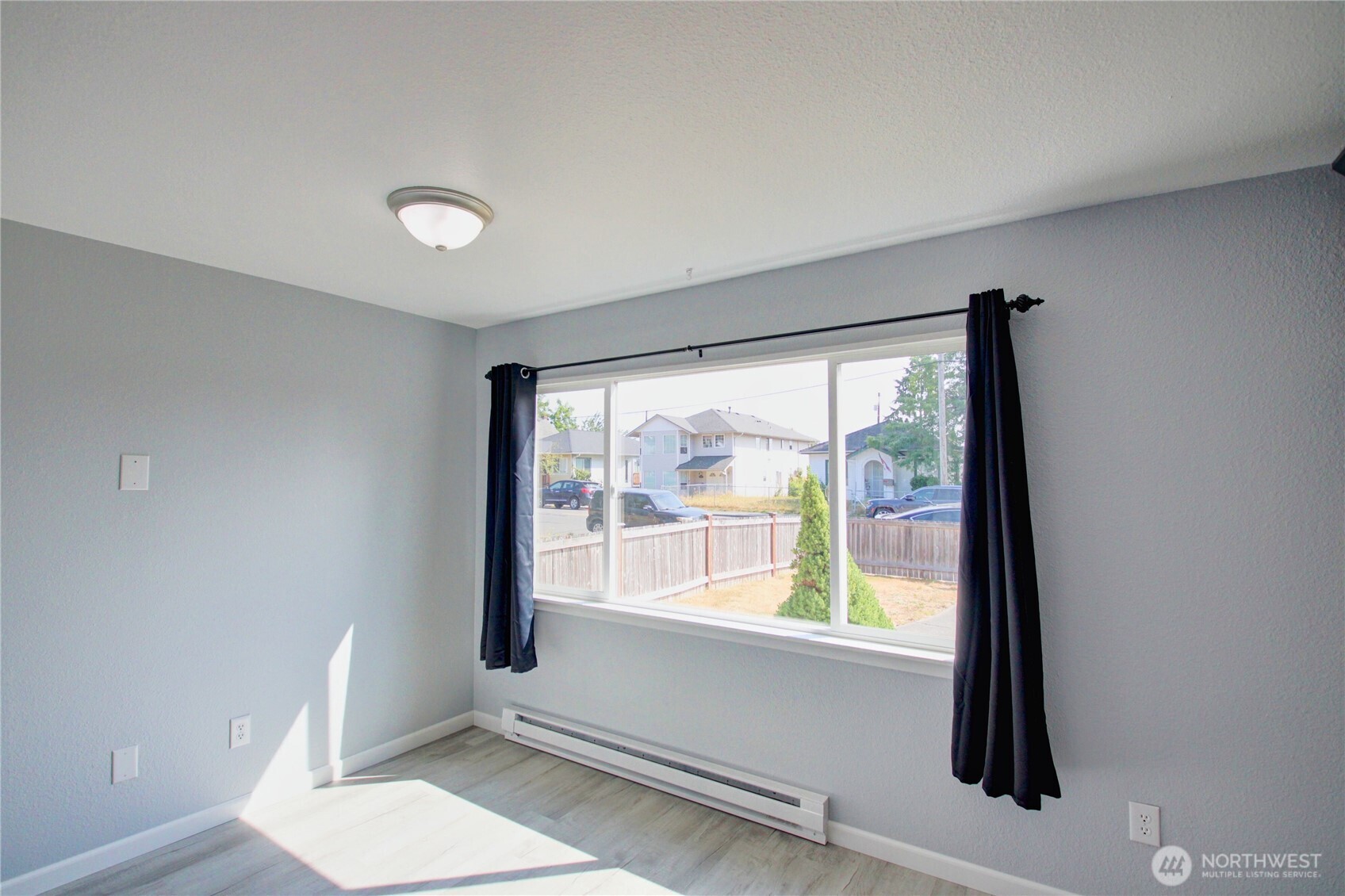 2524 Walnut Street Property Photo 8