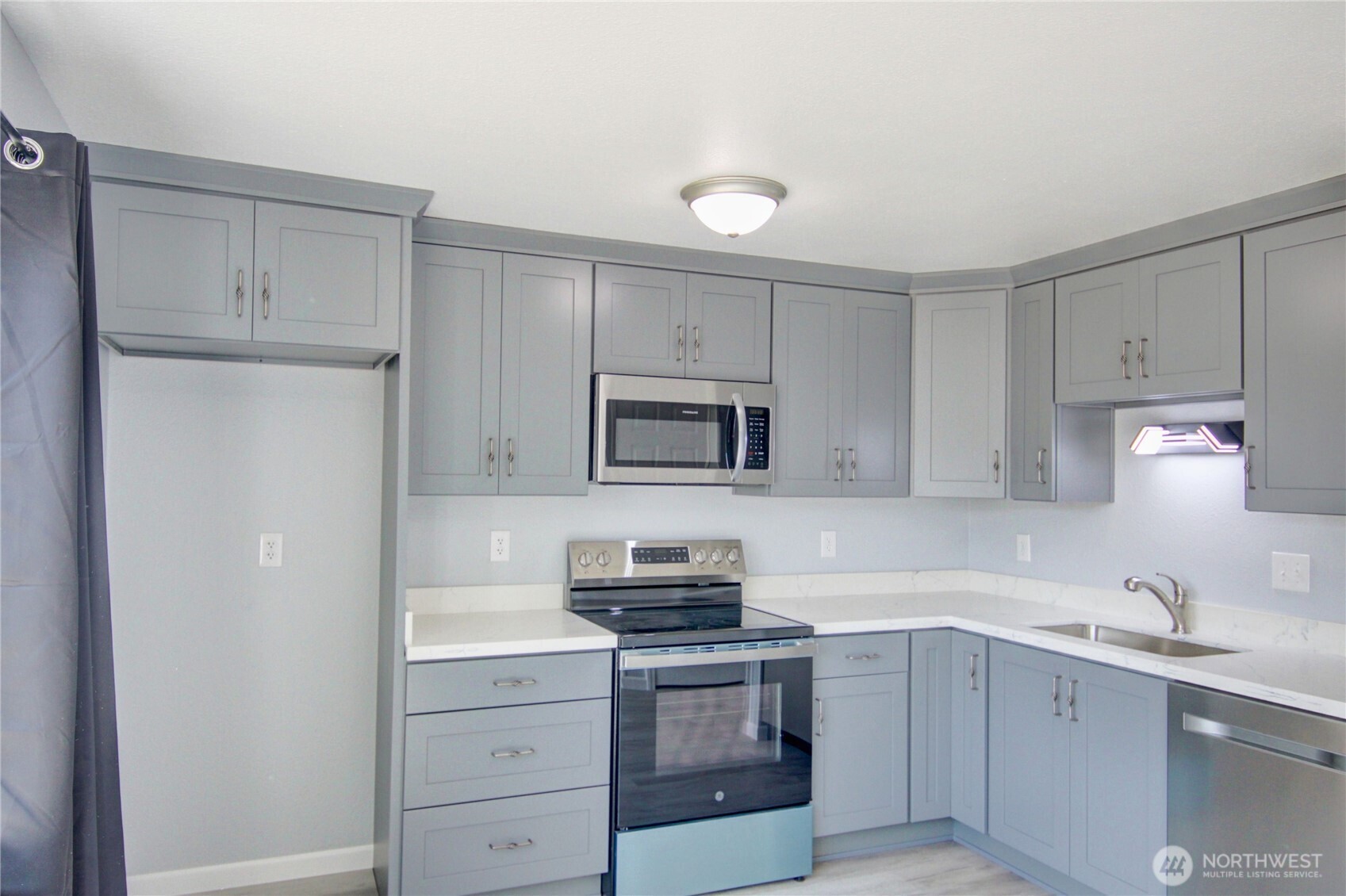 2524 Walnut Street Property Photo 10
