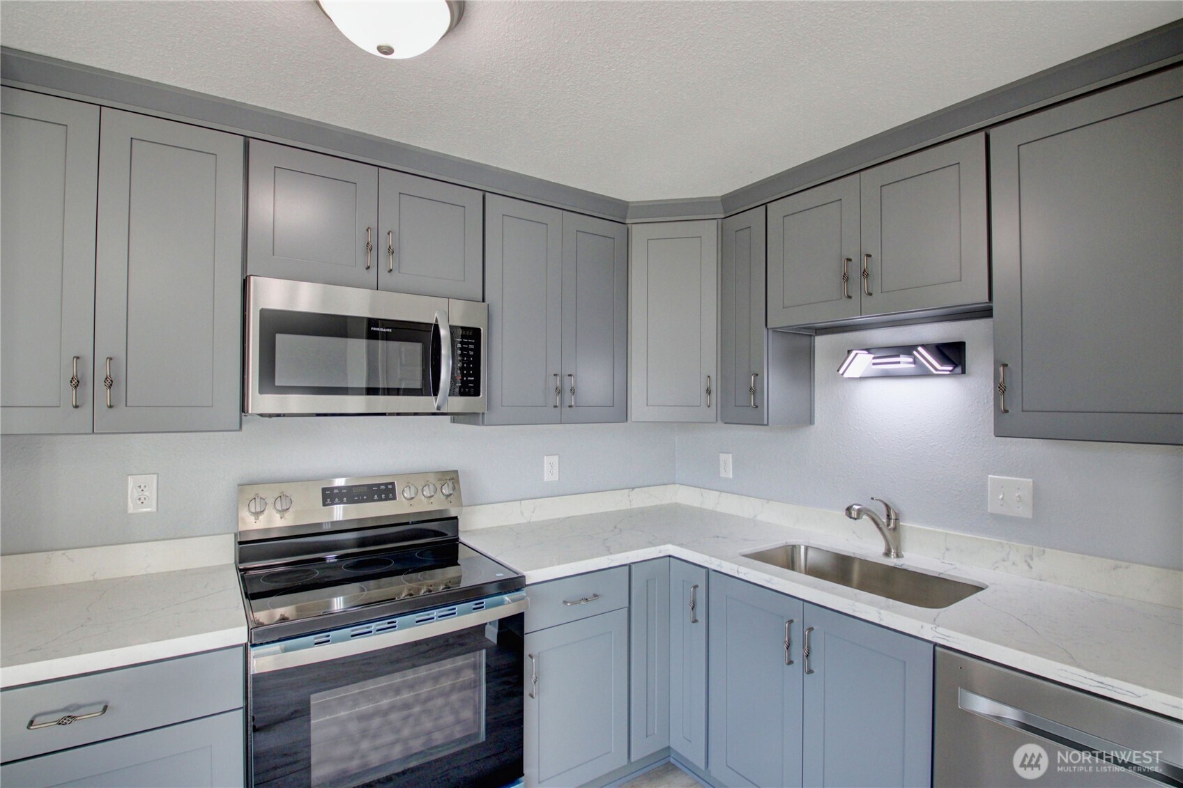 2524 Walnut Street Property Photo 12
