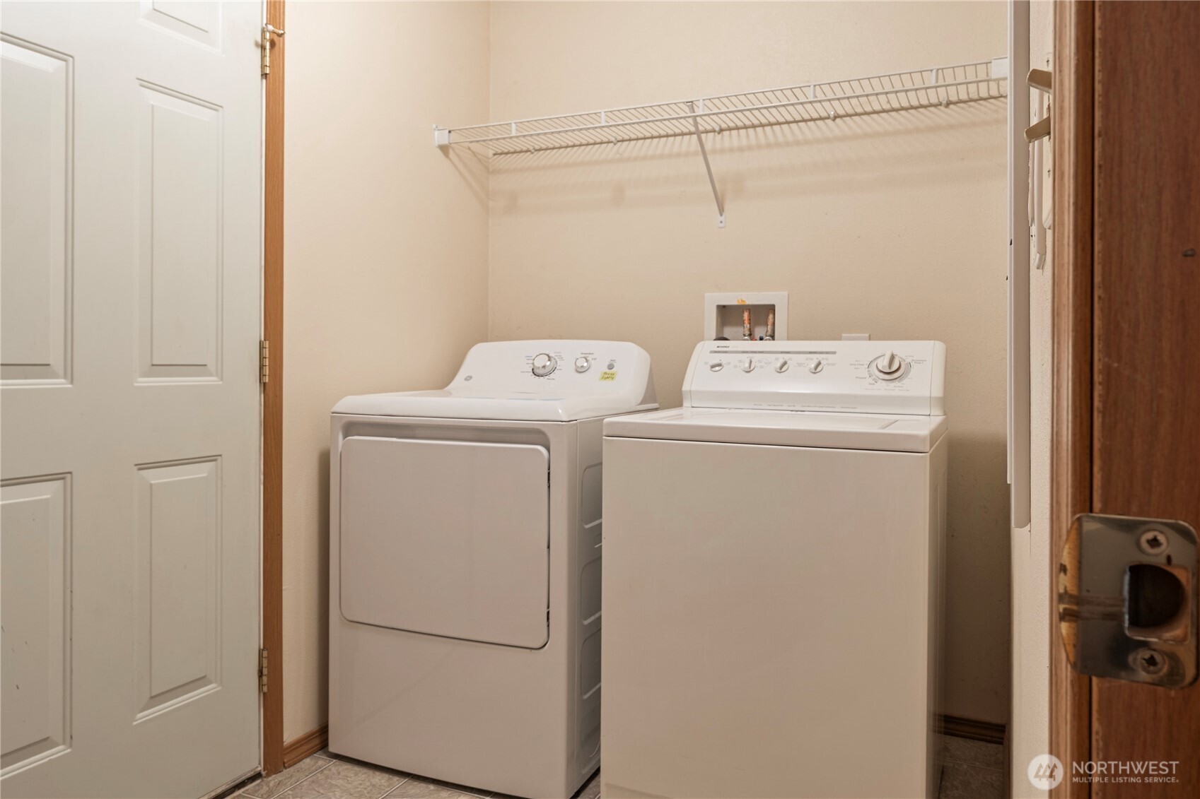 1011 E Sunset Hill Road Property Photo 10