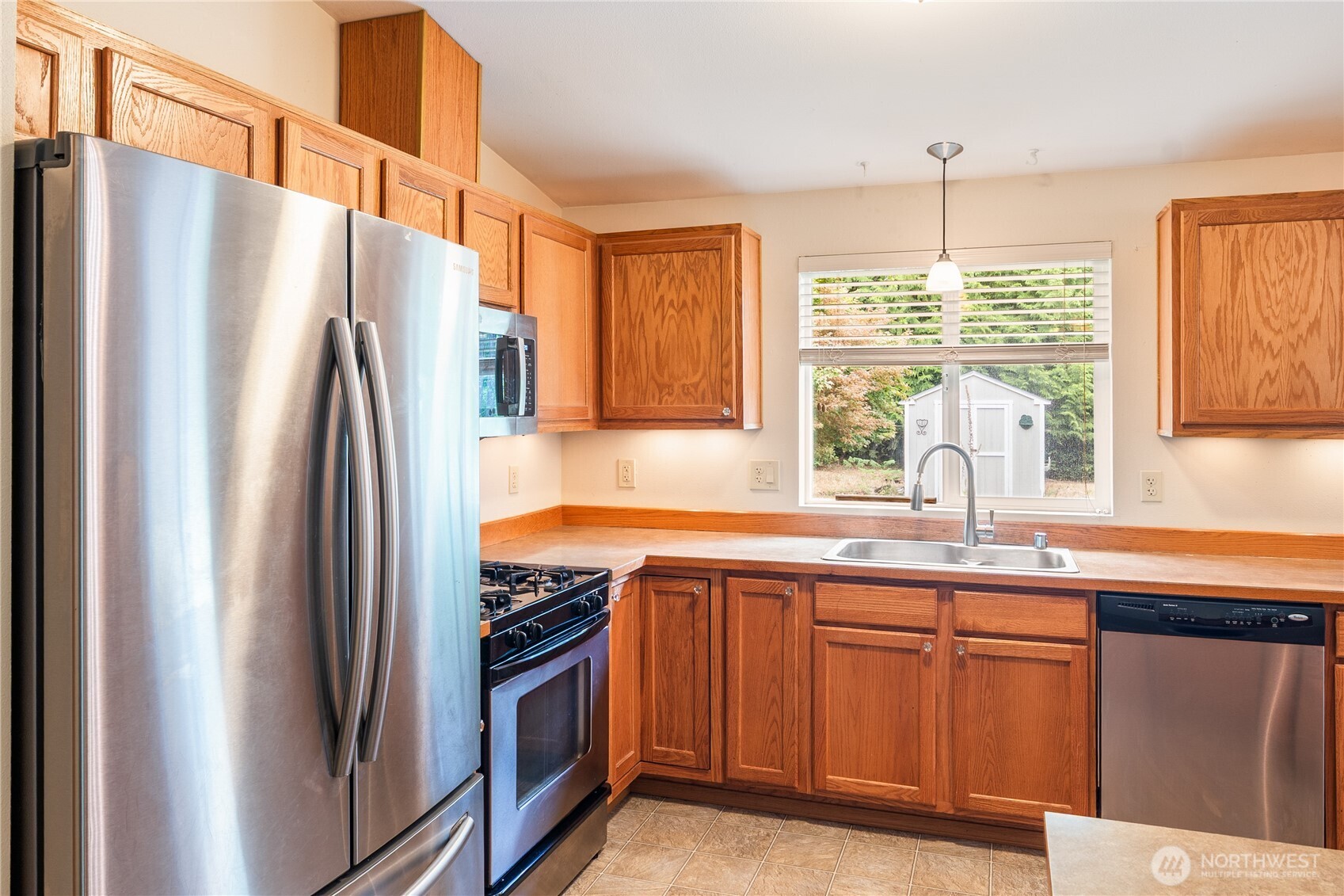 1011 E Sunset Hill Road Property Photo 12