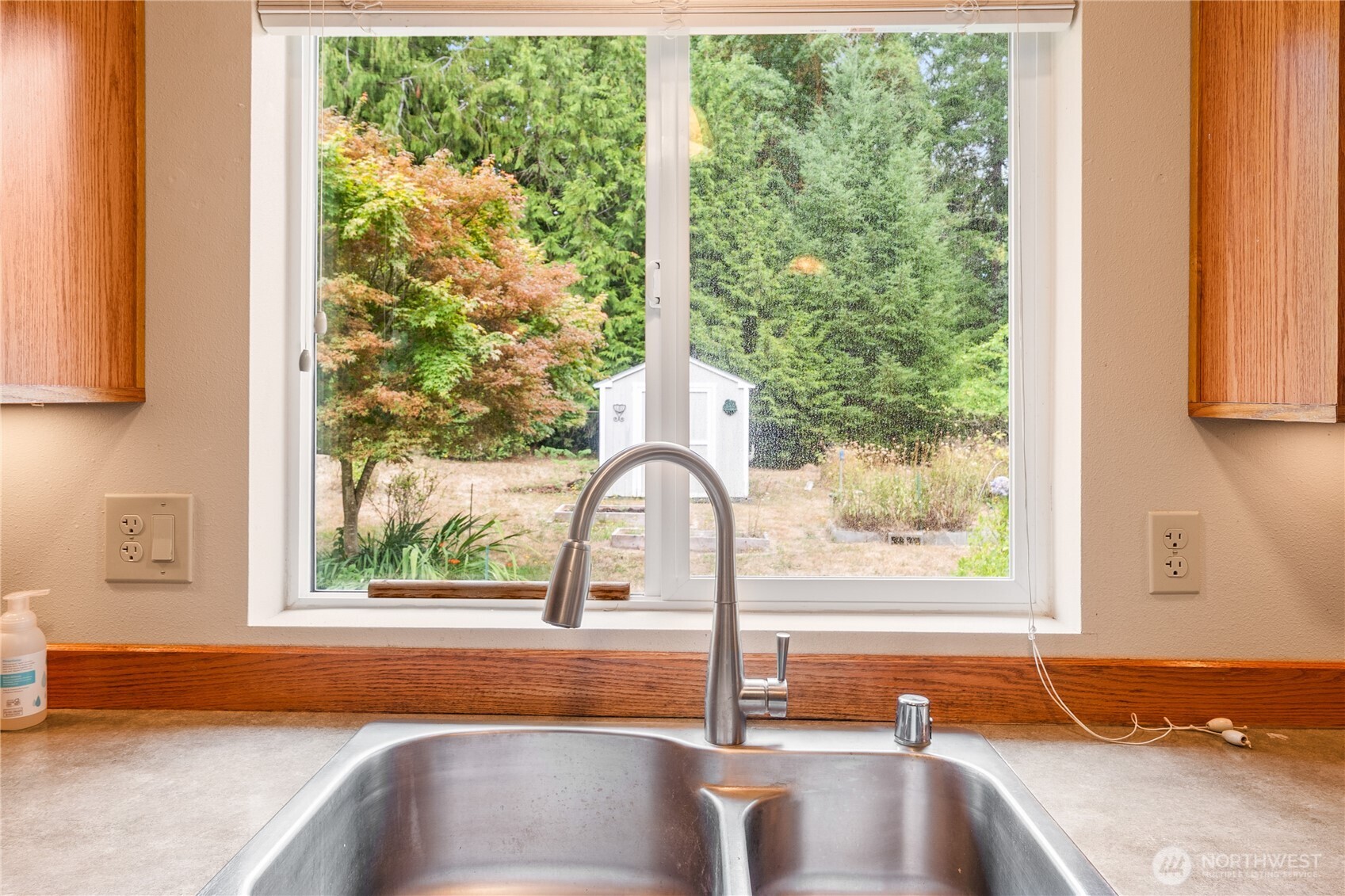 1011 E Sunset Hill Road Property Photo 13