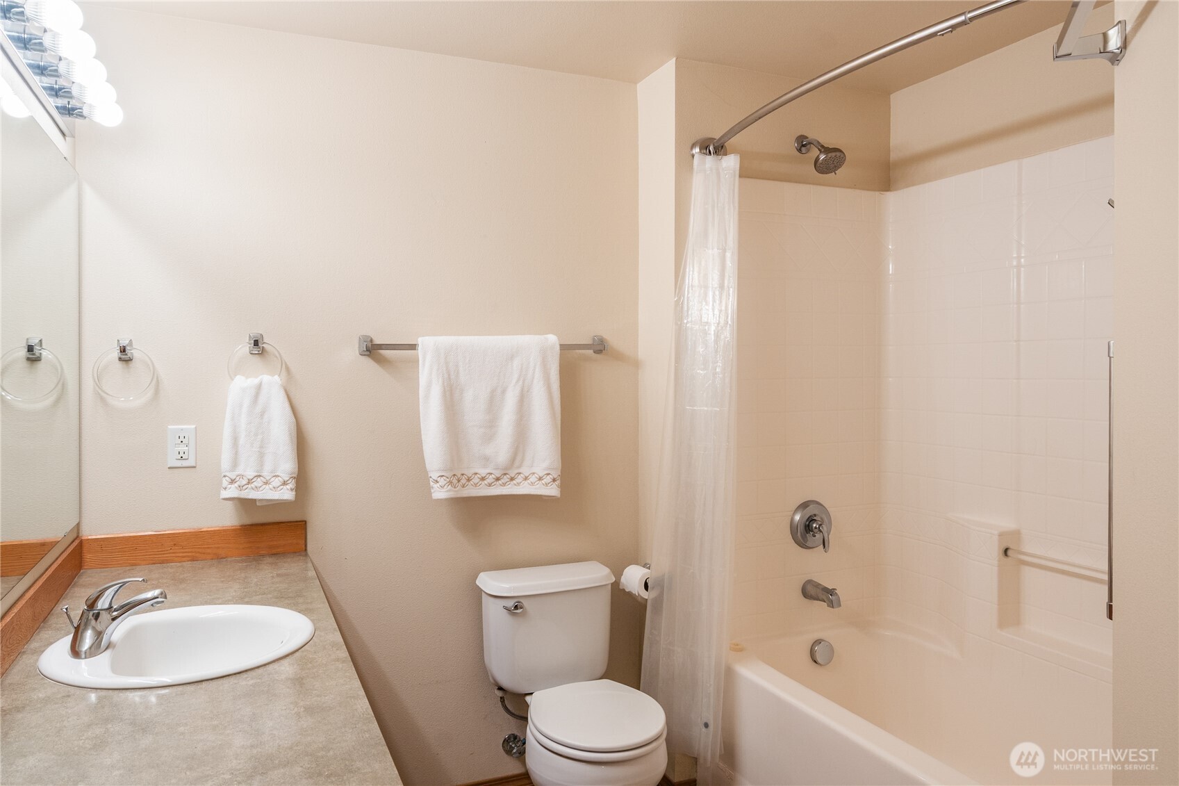 1011 E Sunset Hill Road Property Photo 14