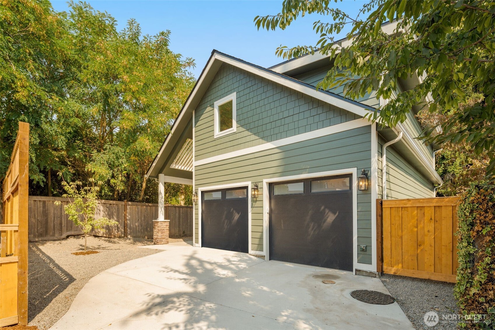10530 Ashworth Avenue B Property Photo 2