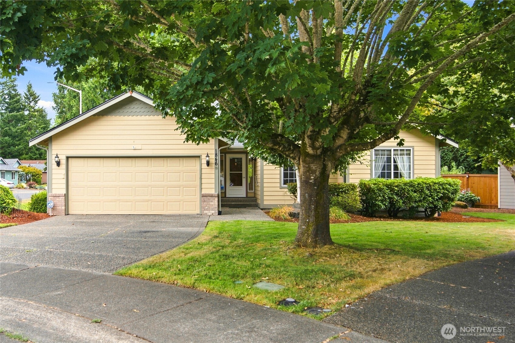 1846 53rd Loop Property Photo 1