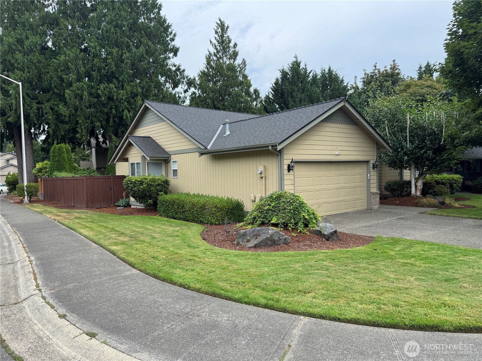 1846 53rd Loop Property Photo 2