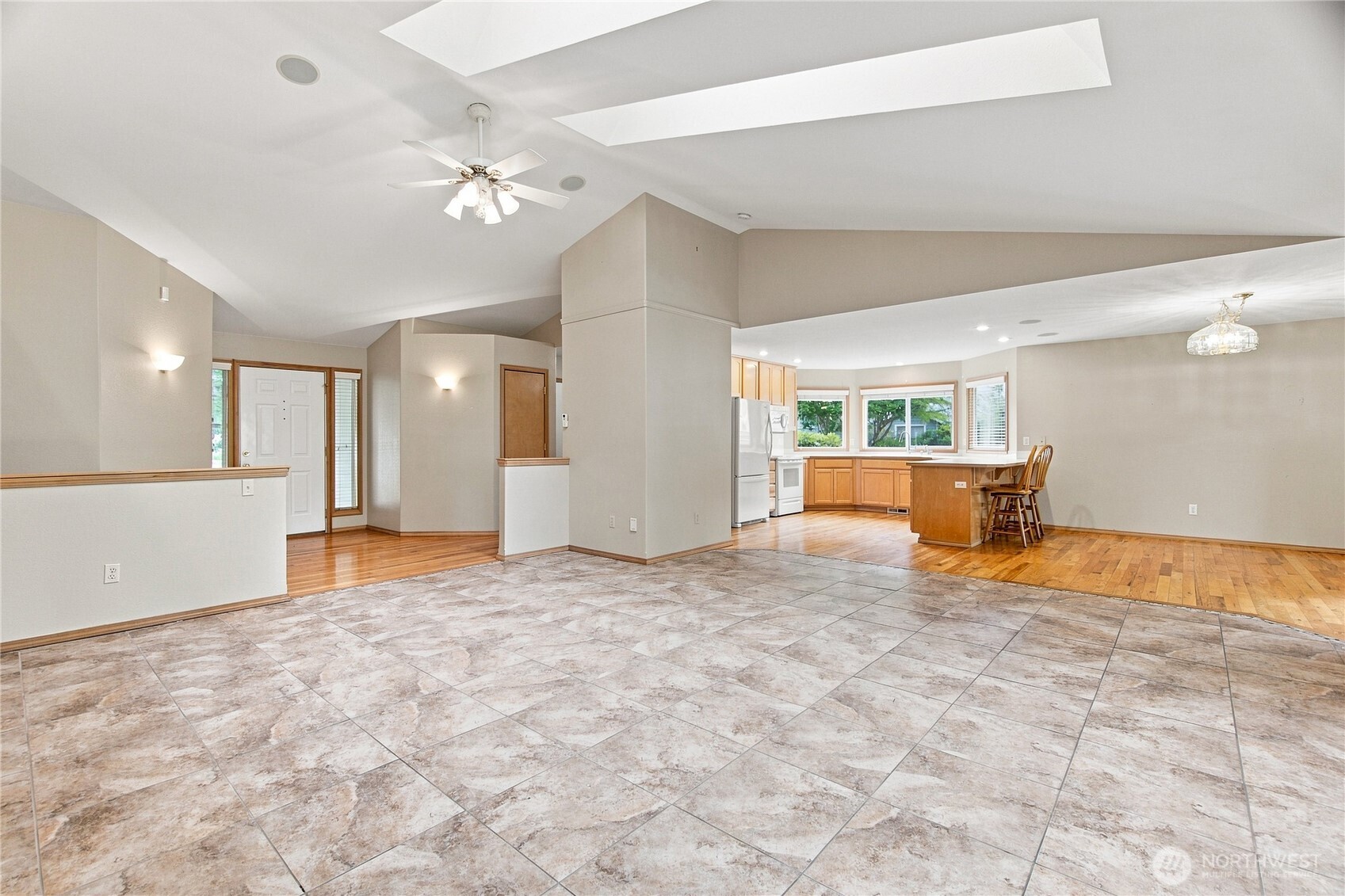 1846 53rd Loop Property Photo 5