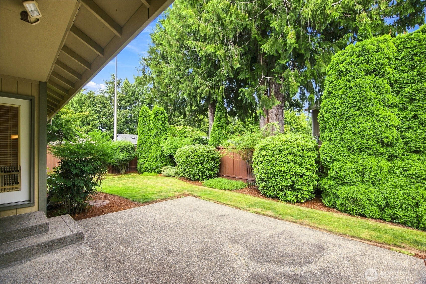 1846 53rd Loop Property Photo 9