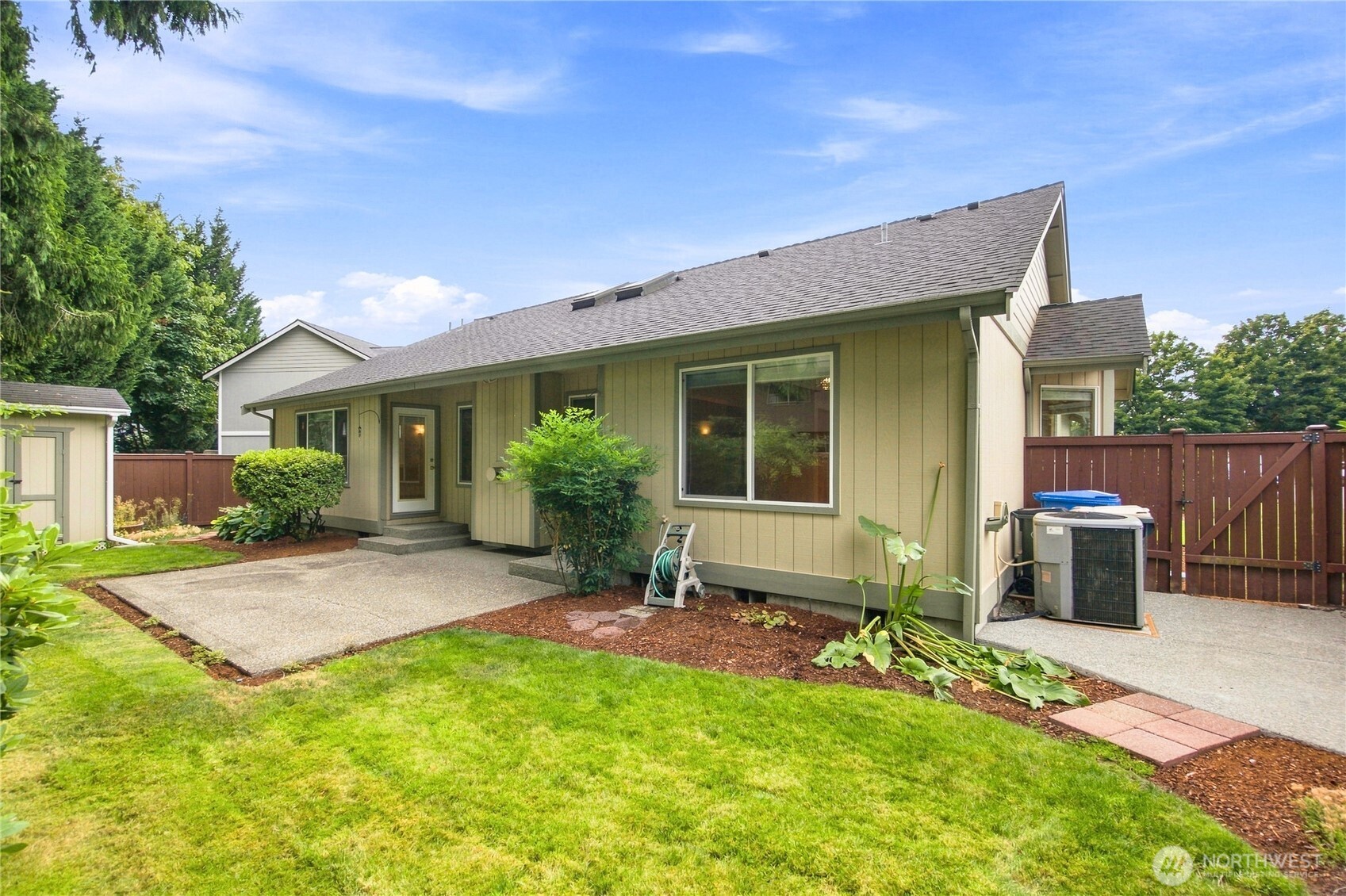 1846 53rd Loop Property Photo 10