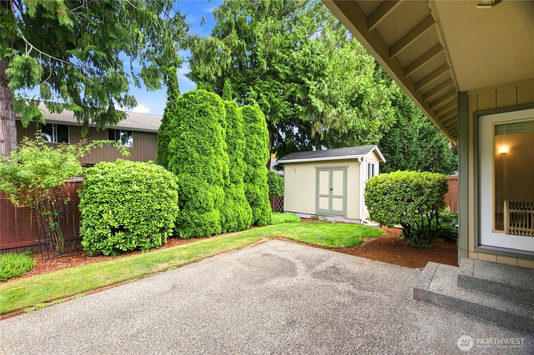 1846 53rd Loop Property Photo 11