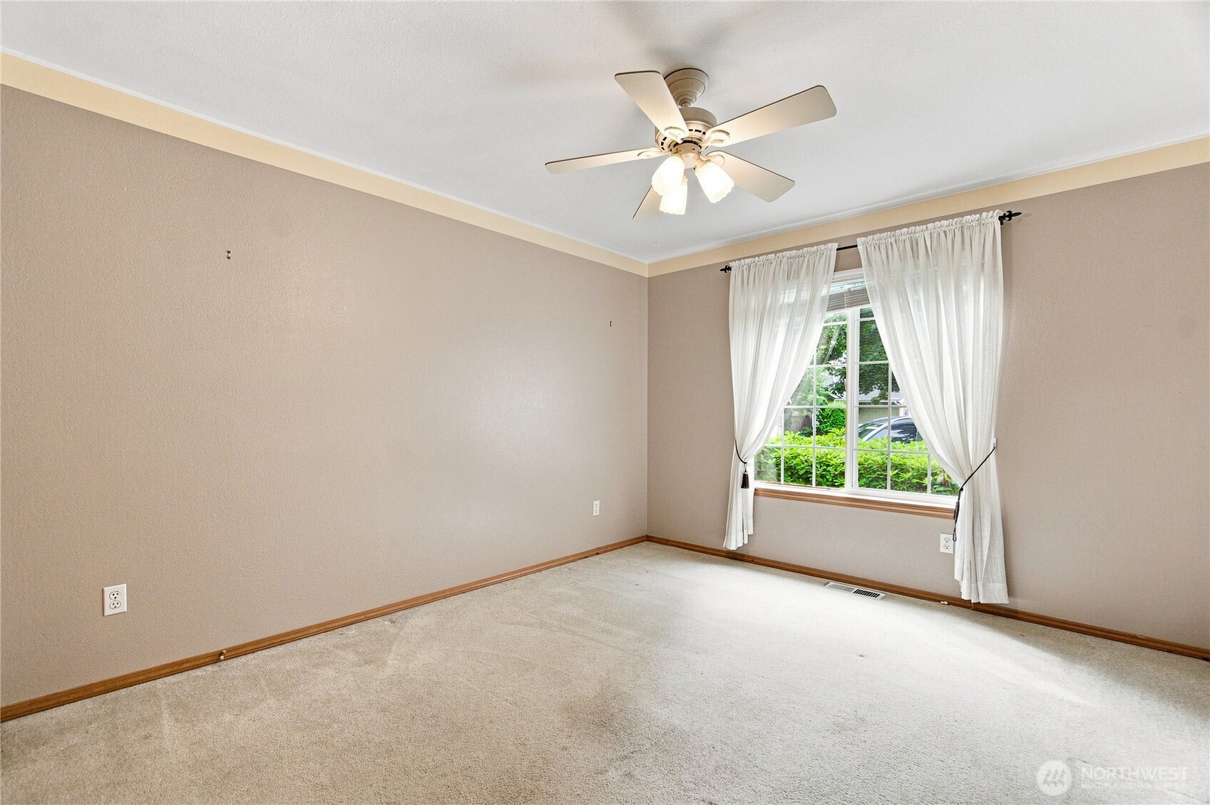 1846 53rd Loop Property Photo 18
