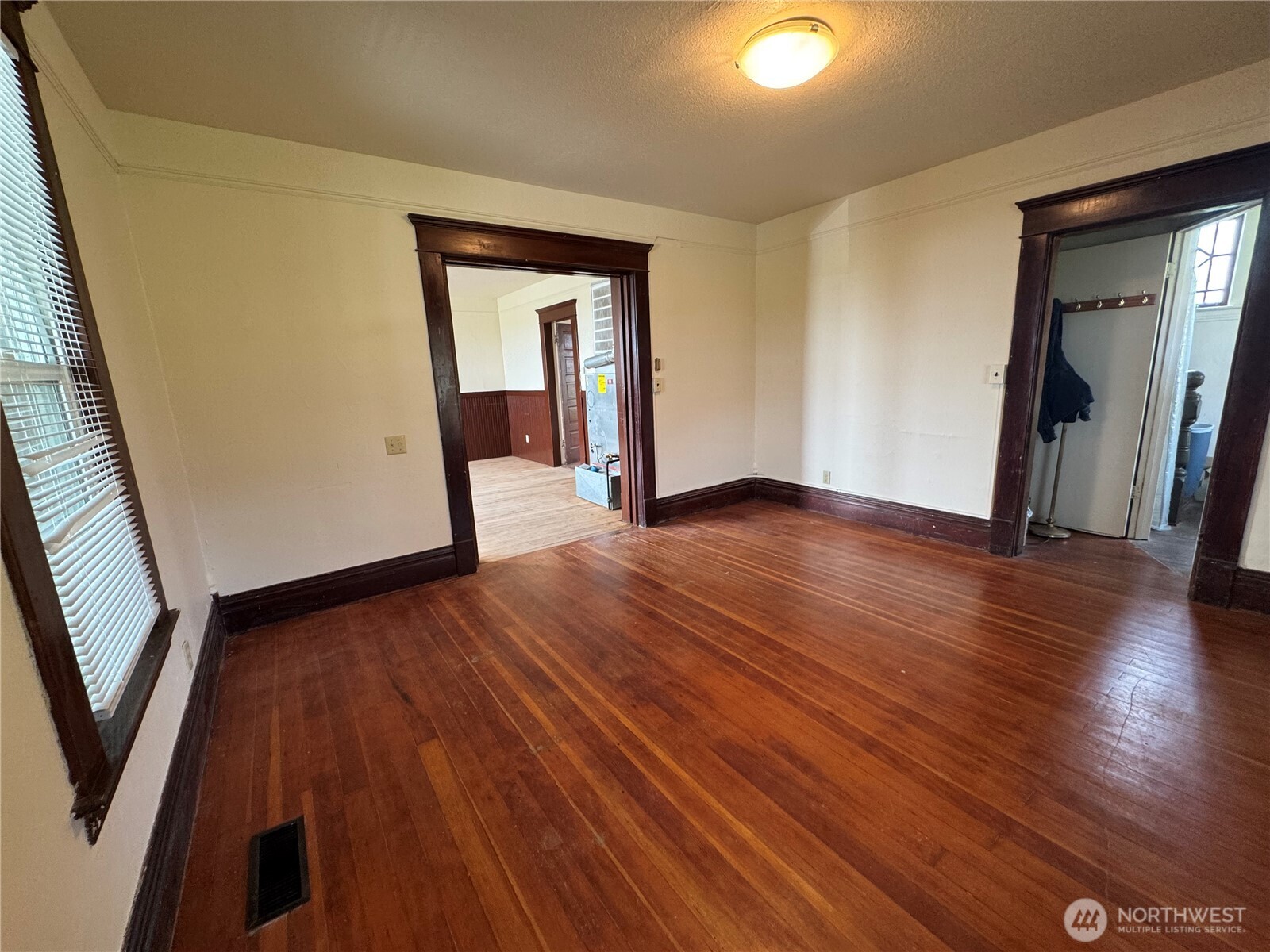 2573180 Property Photo 10
