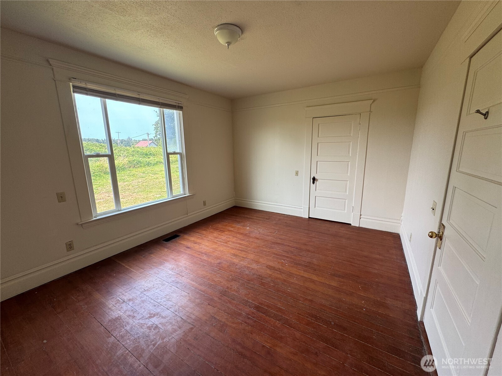 2573180 Property Photo 15