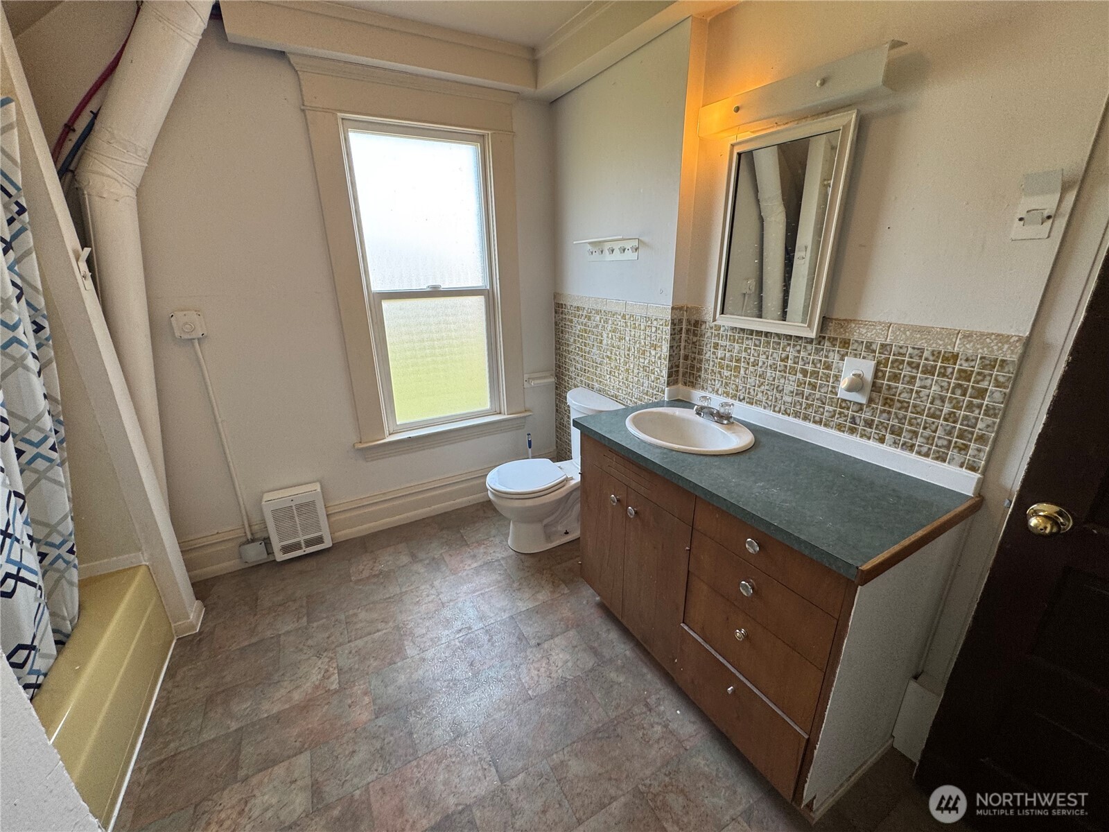 2573180 Property Photo 25