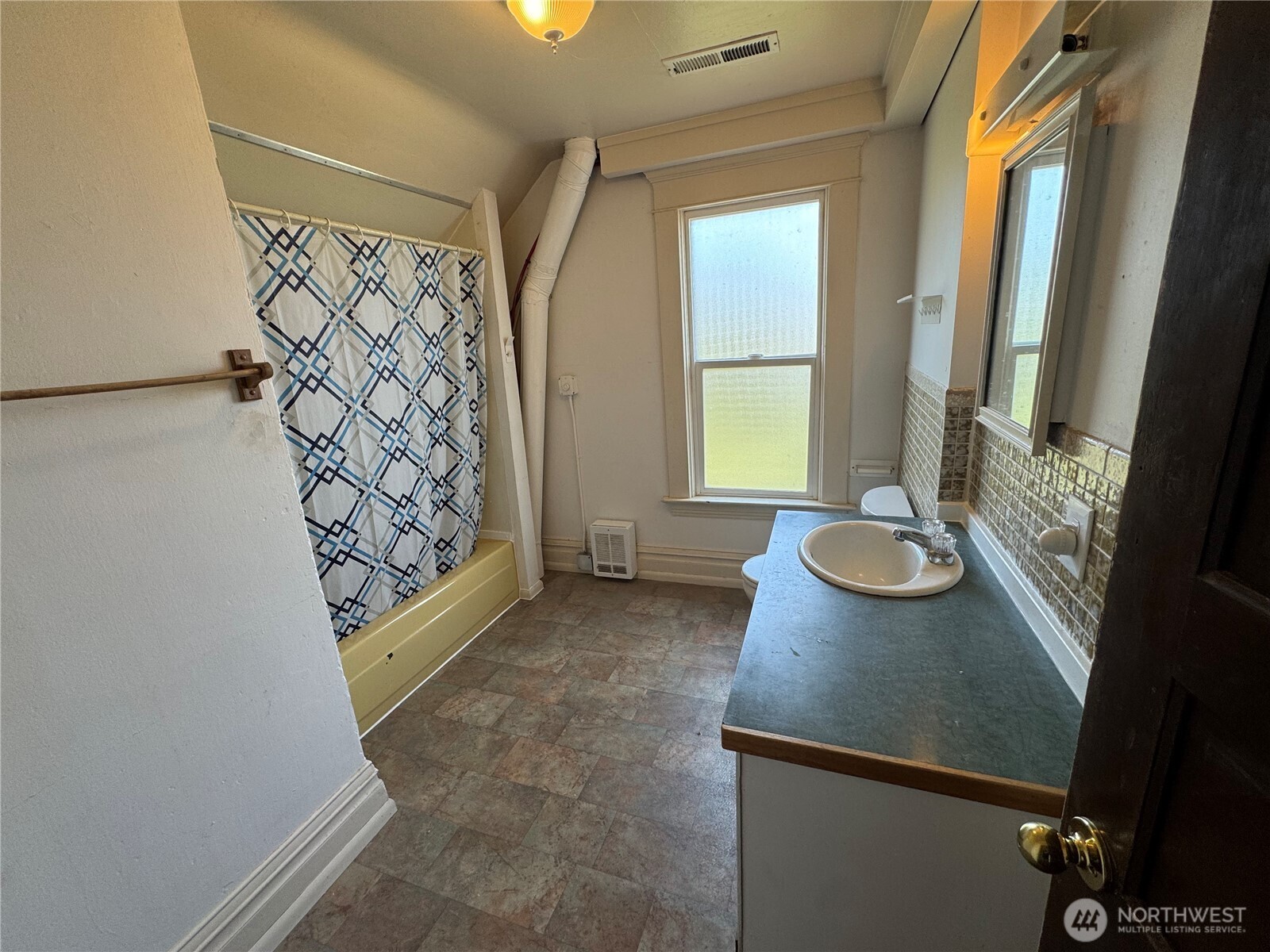 2573180 Property Photo 26