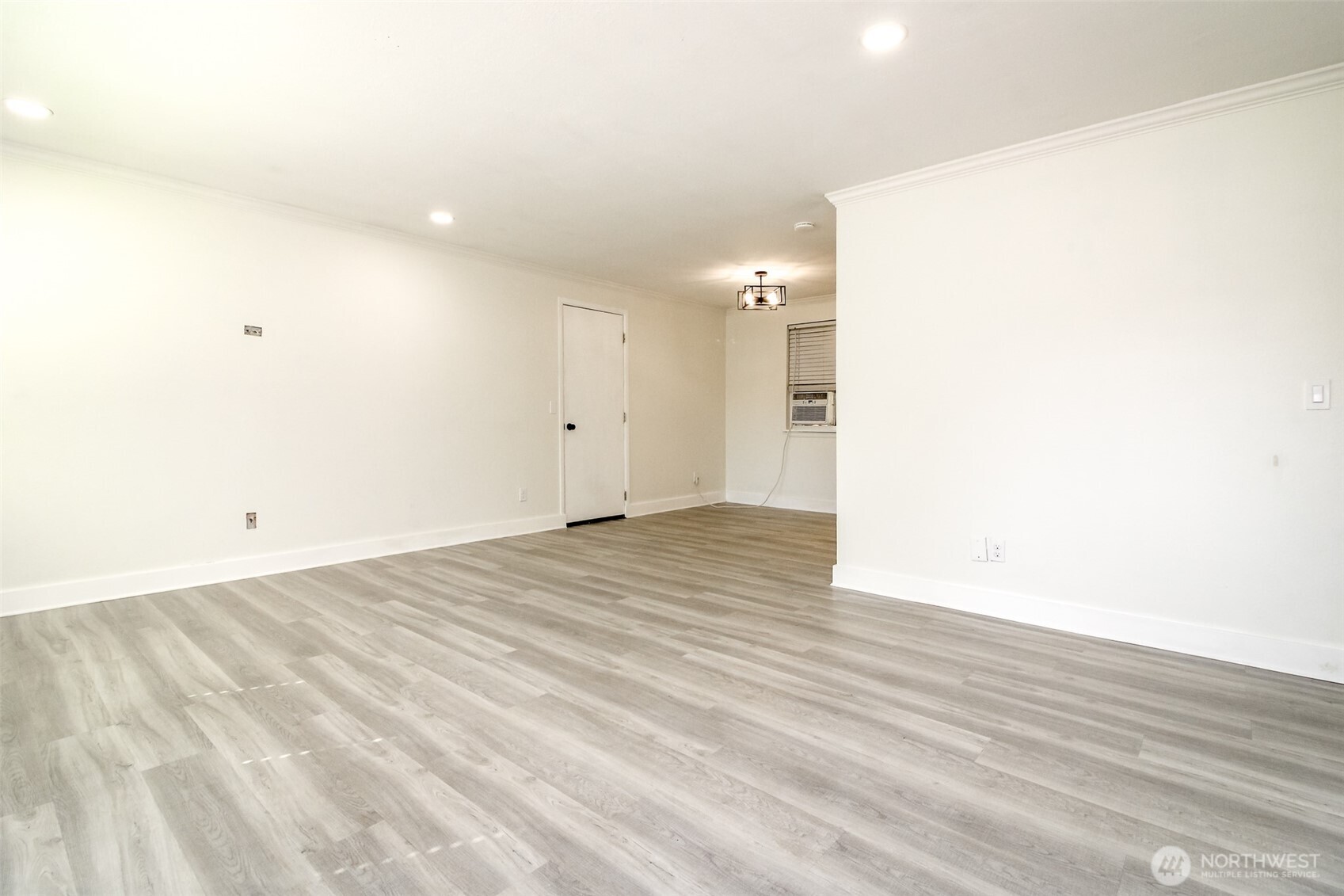 24410 Terrace Pl Property Photo 6