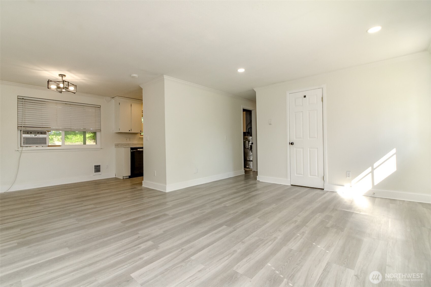 24410 Terrace Pl Property Photo 7