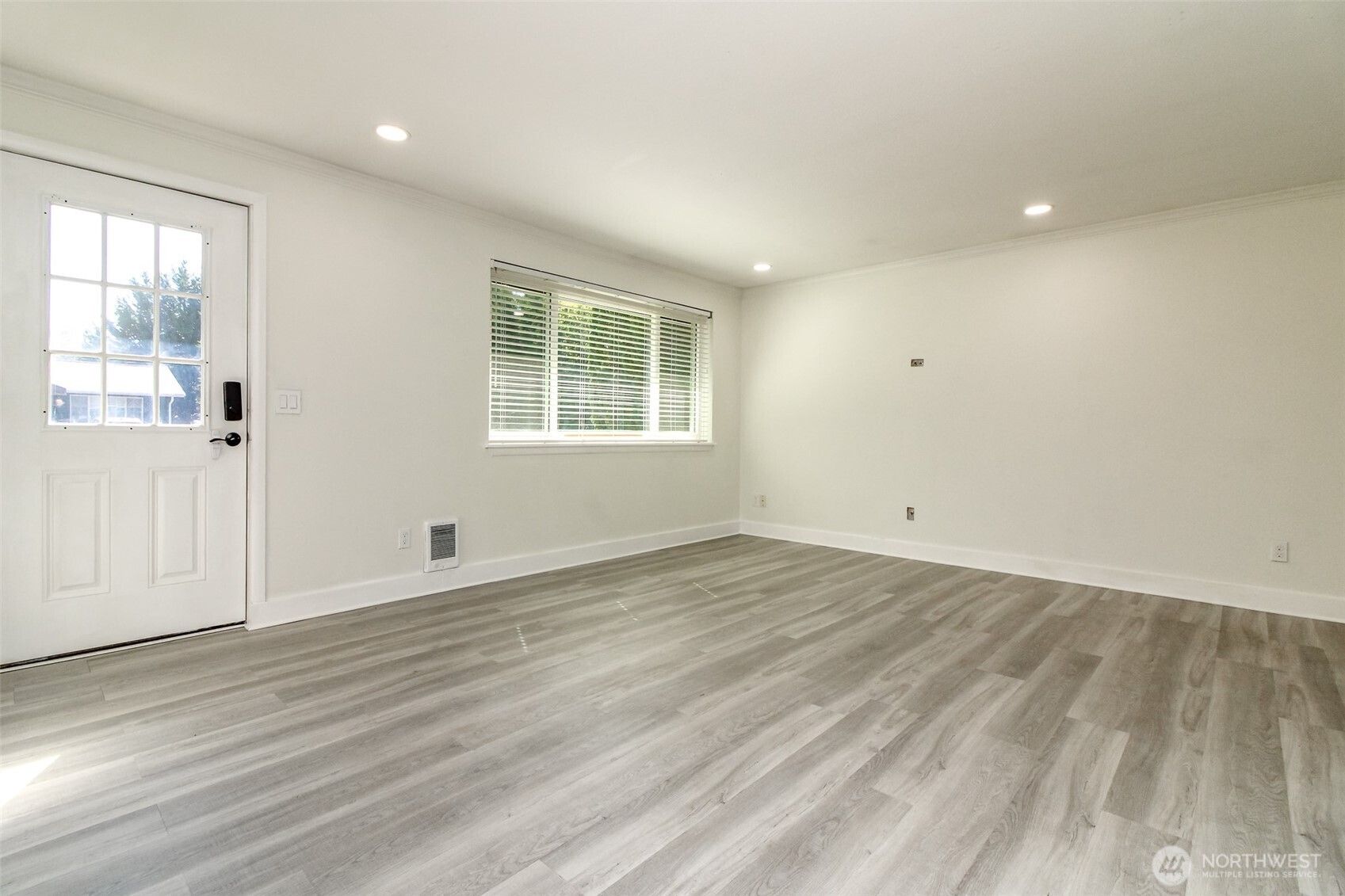 24410 Terrace Pl Property Photo 9