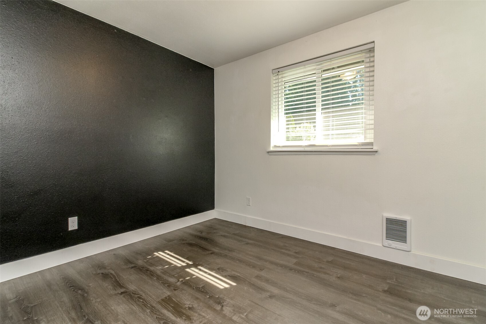24410 Terrace Pl Property Photo 18