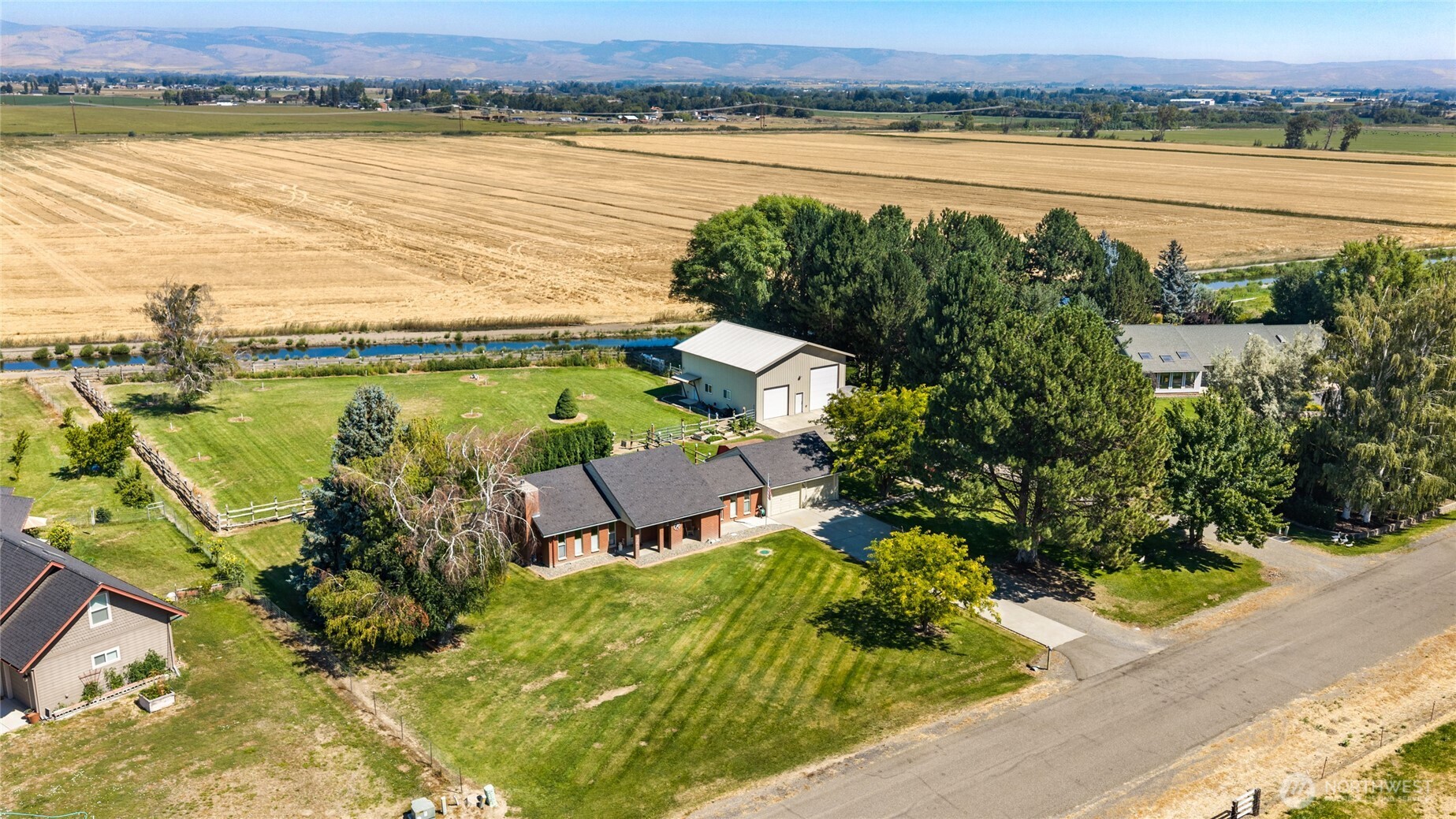 220 E Willis Road Property Photo 2