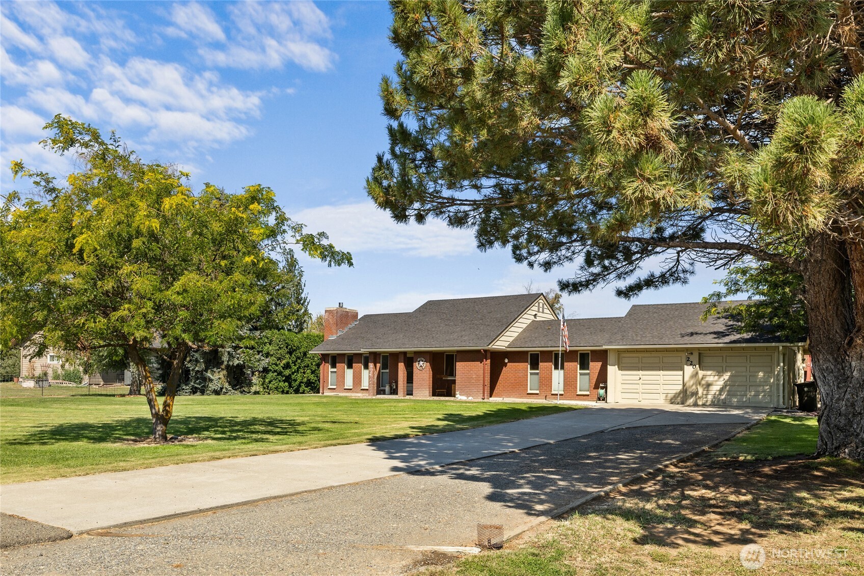 220 E Willis Road Property Photo 4