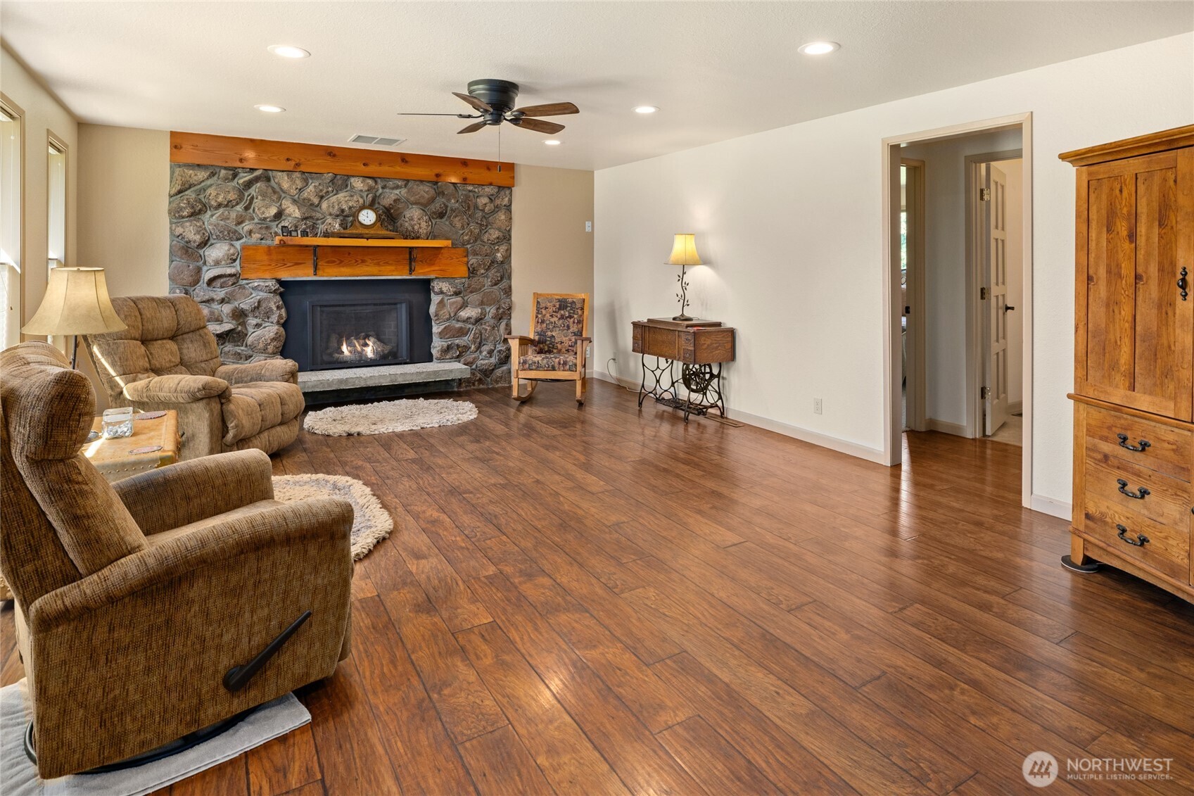 220 E Willis Road Property Photo 6