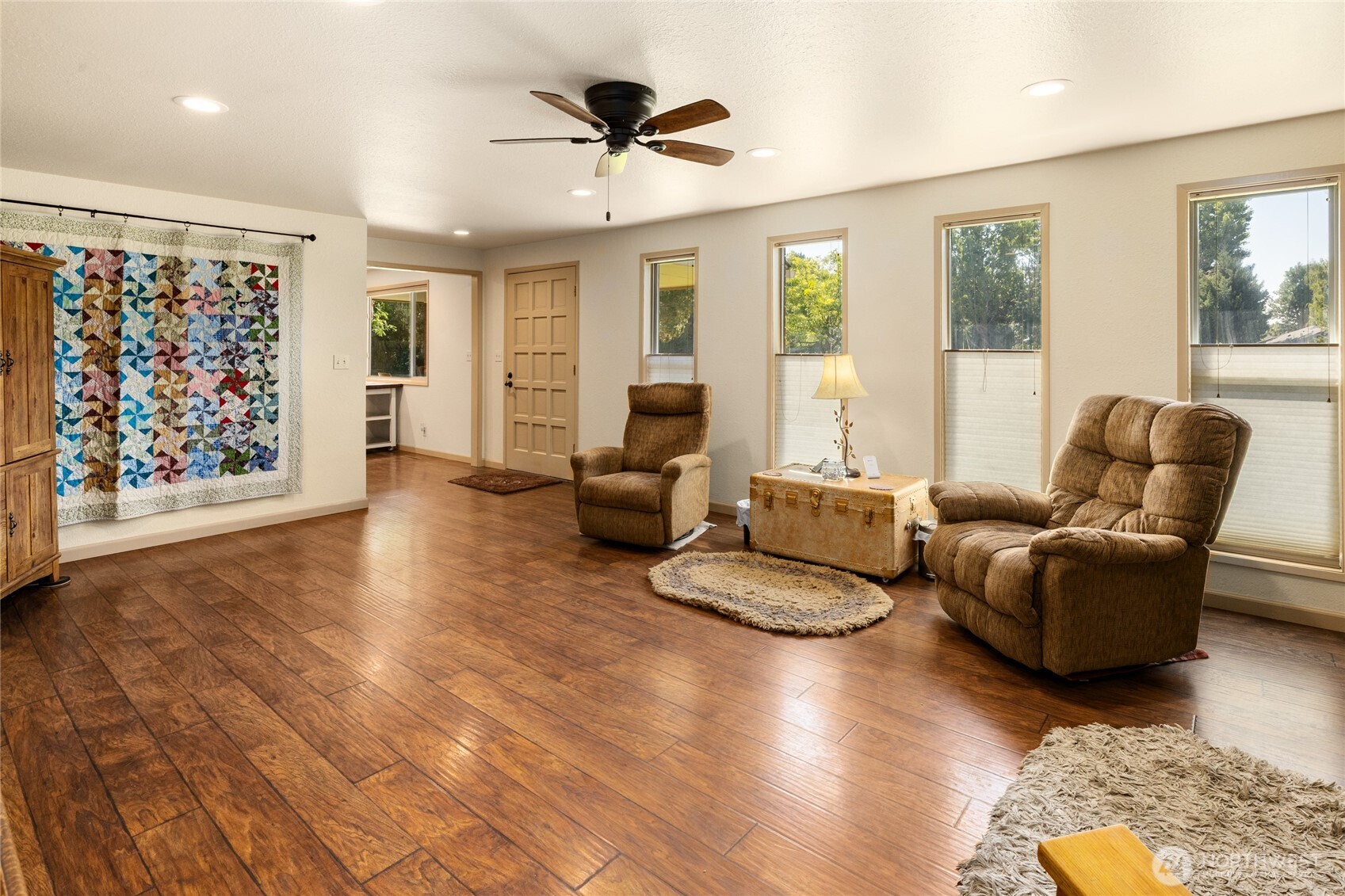220 E Willis Road Property Photo 8