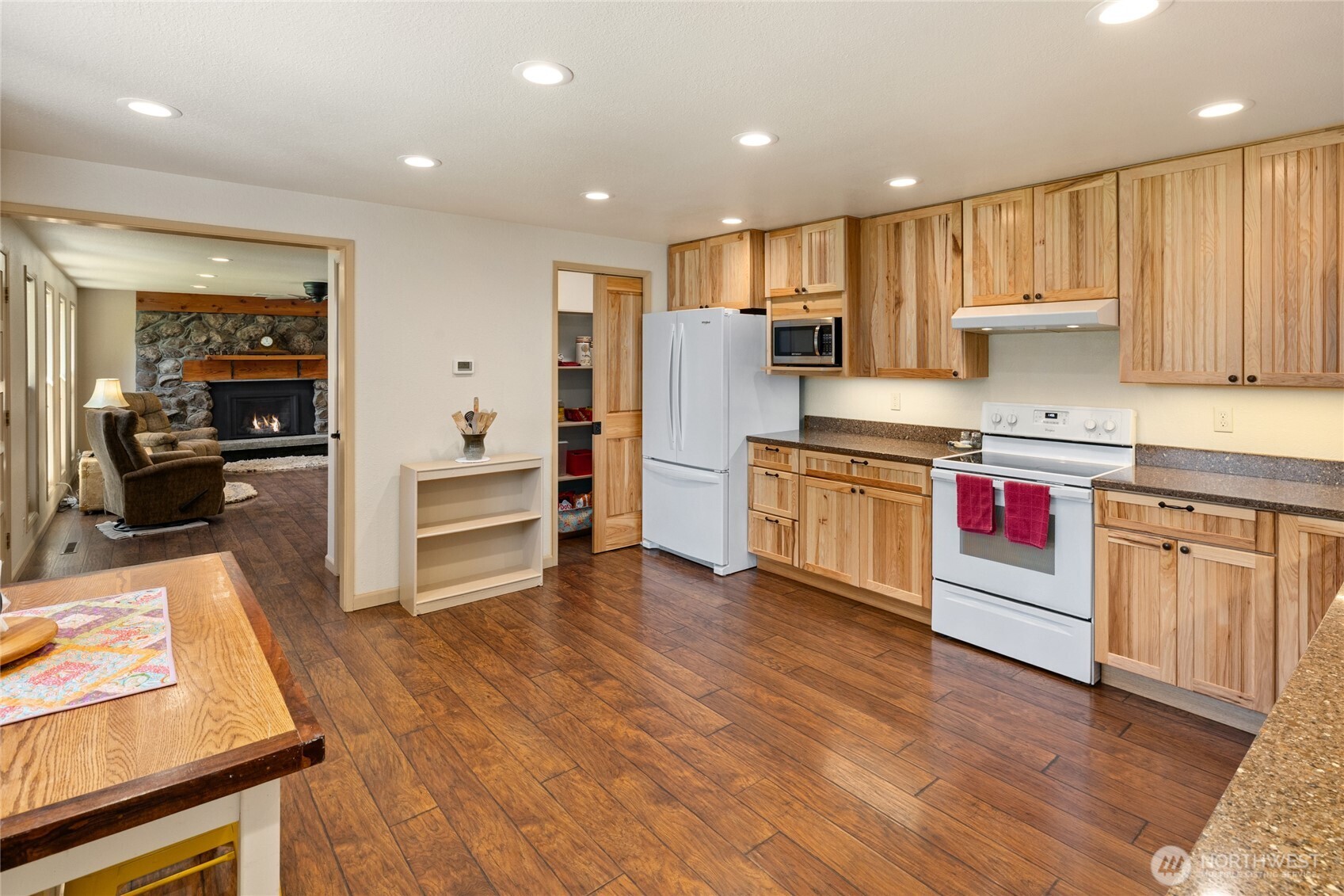 220 E Willis Road Property Photo 14