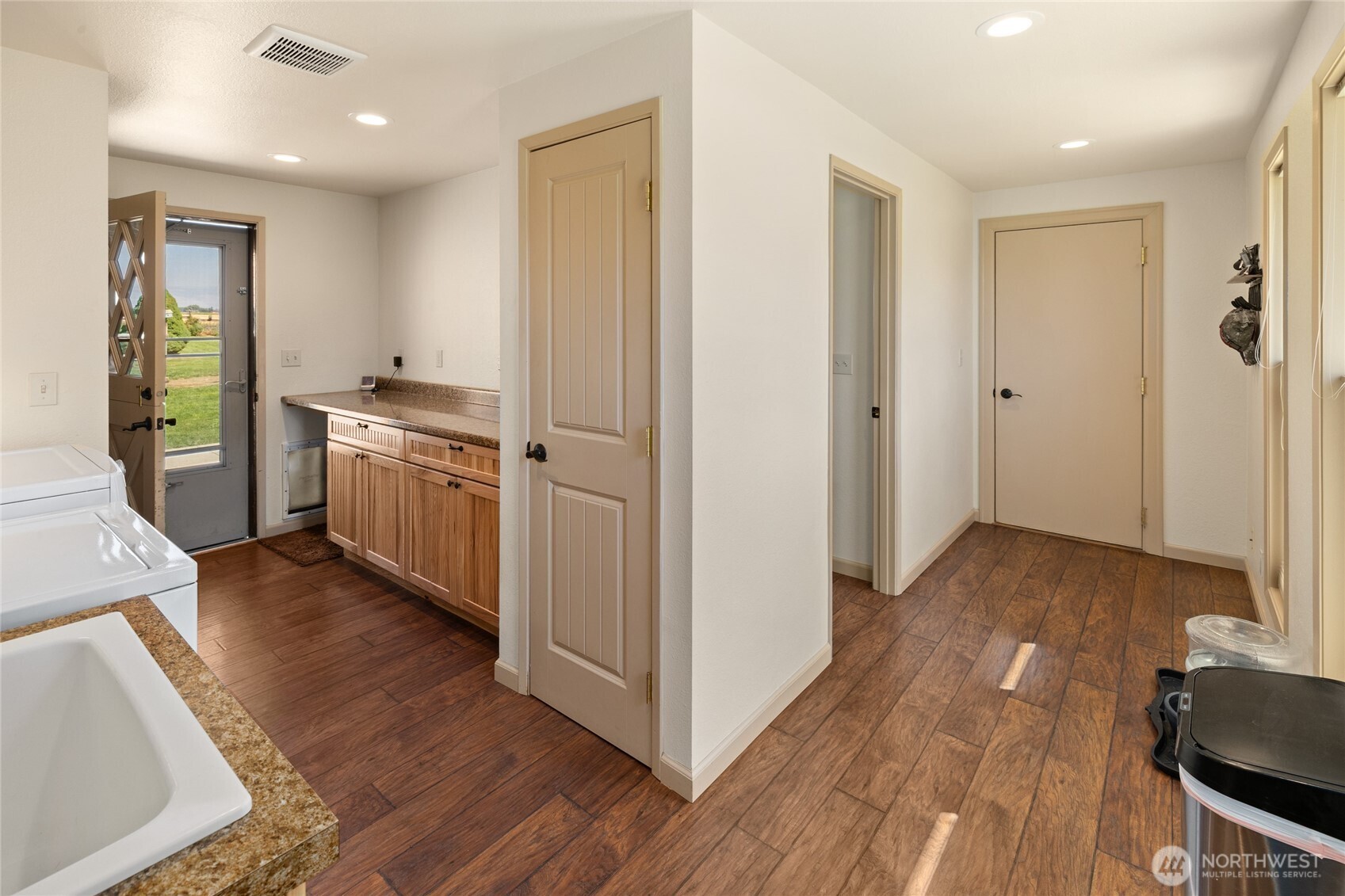 220 E Willis Road Property Photo 21