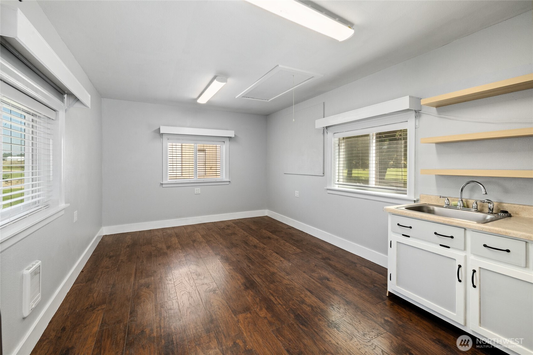 220 E Willis Road Property Photo 26