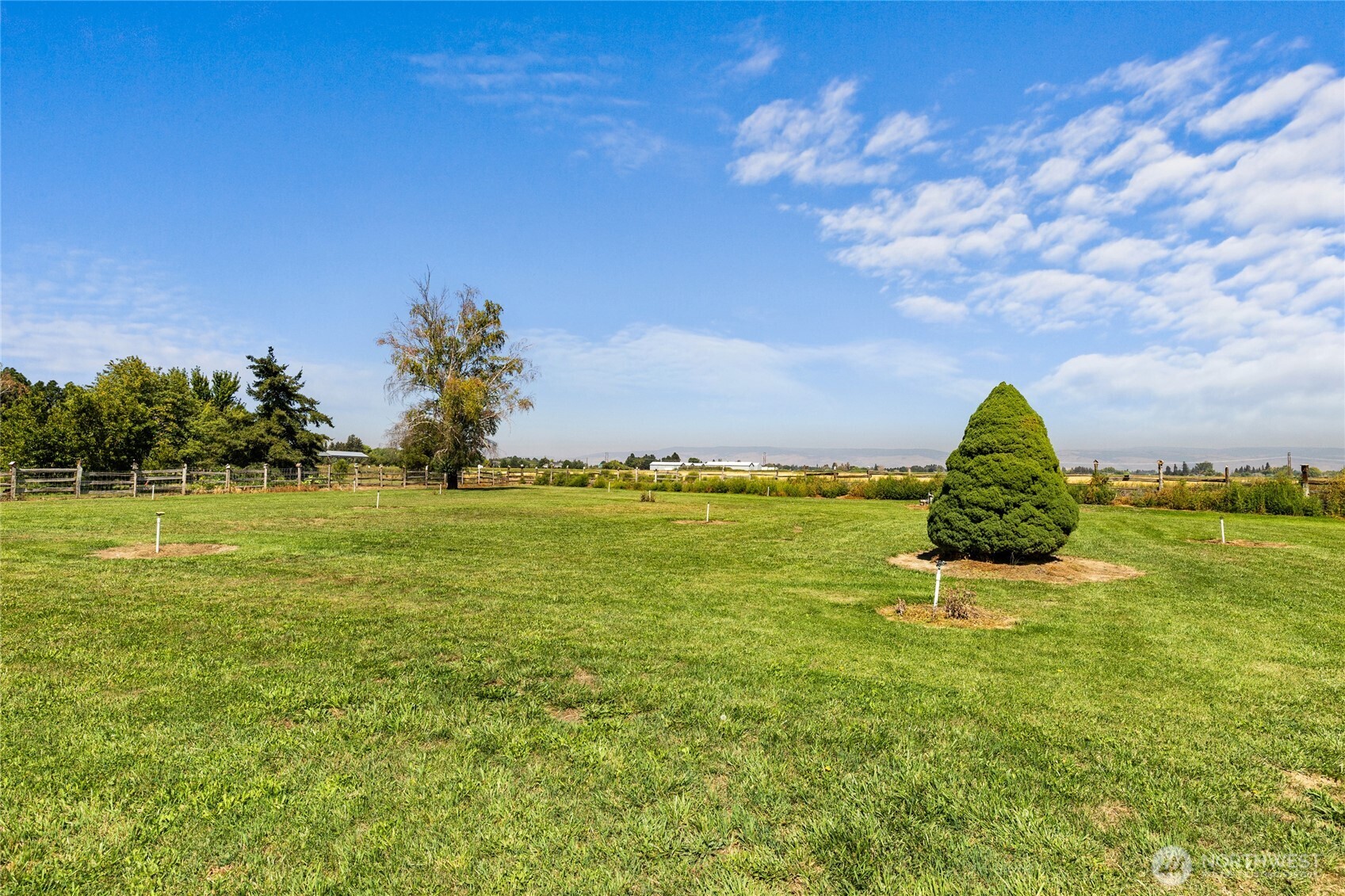 220 E Willis Road Property Photo 35