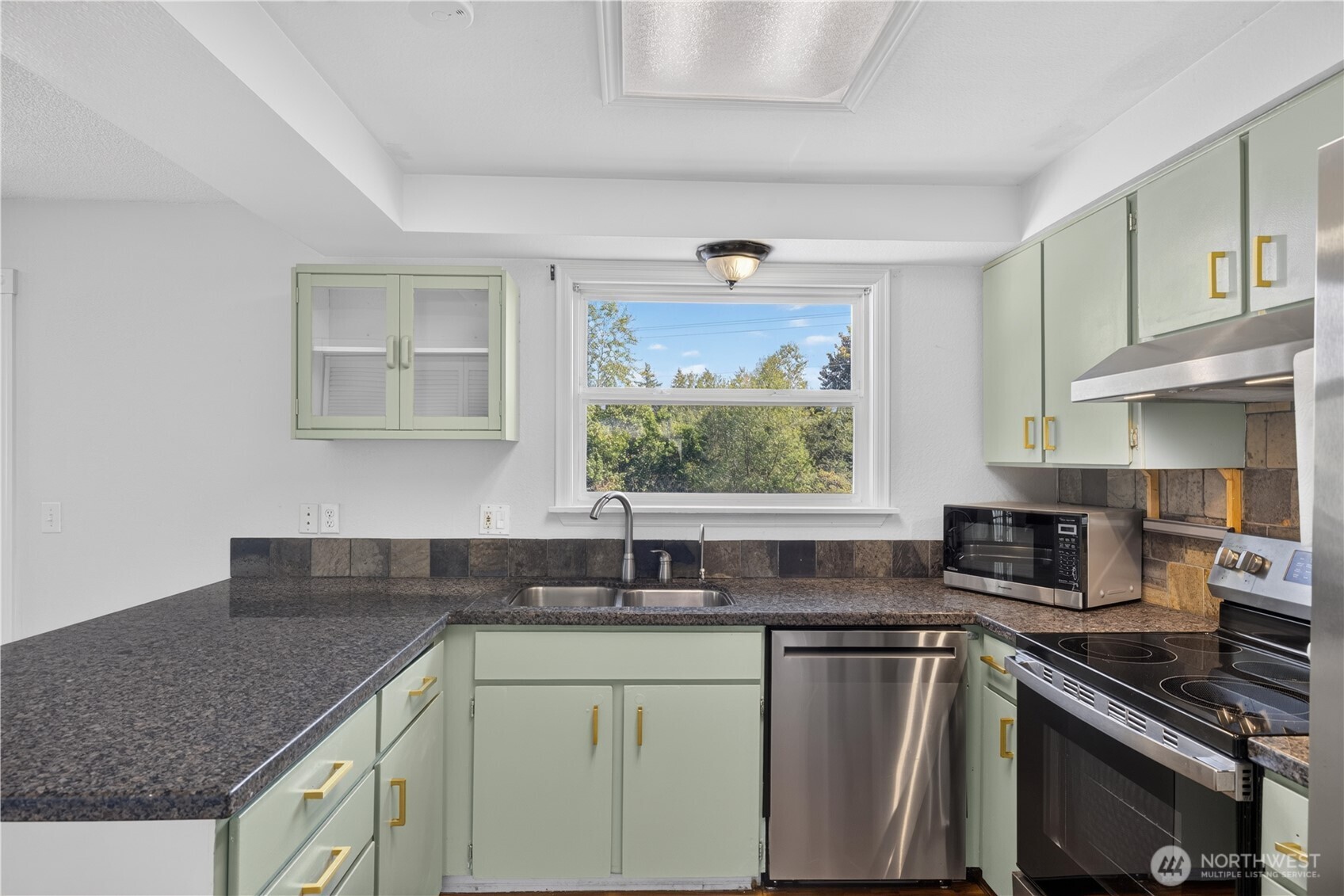7825 Highland Drive Property Photo 13