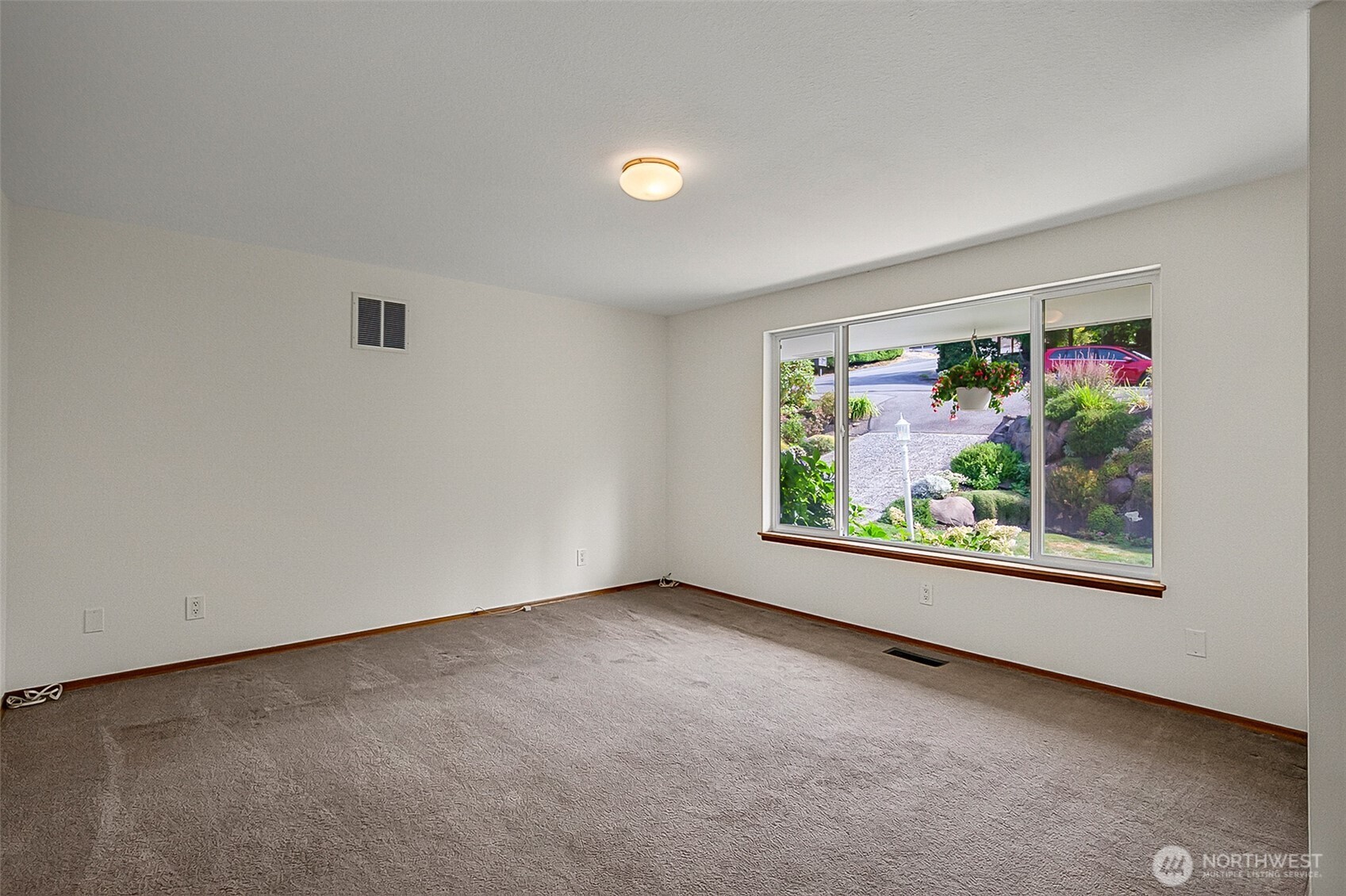 19827 11th Avenue Property Photo 4