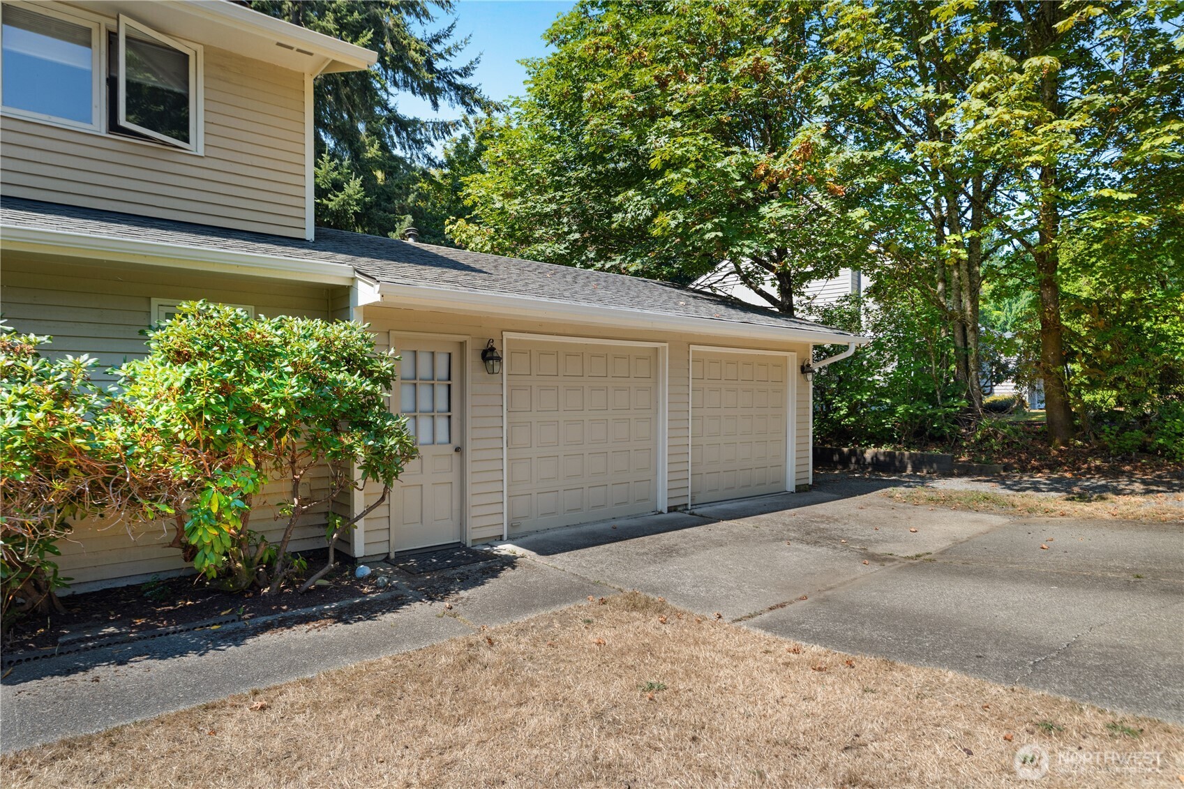 1732 Medallion Loop Property Photo 3