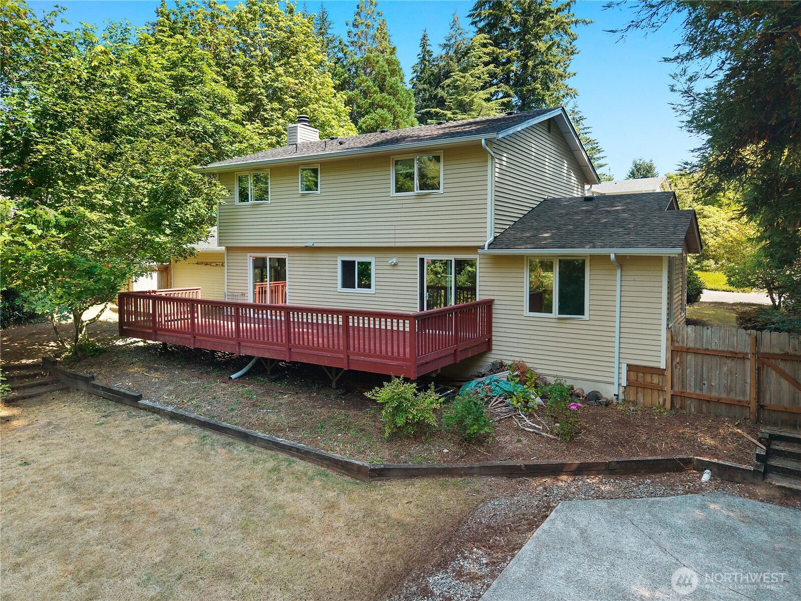 1732 Medallion Loop Property Photo 4